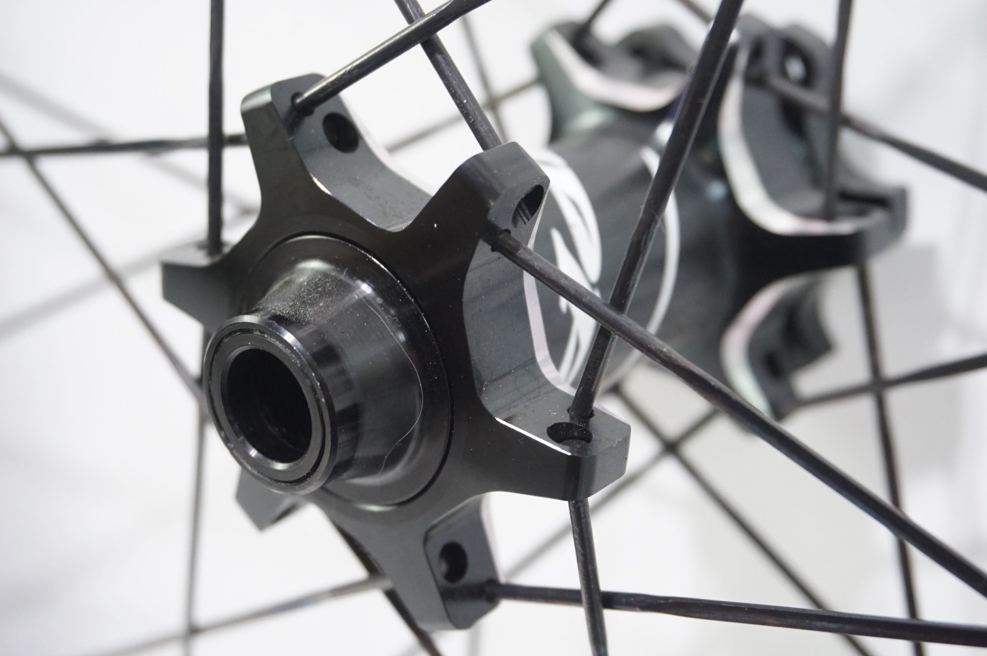 ZIPP 「ジップ」 404 FIRECREST DISC シマノ11速 ホイールセット / 中目黒店