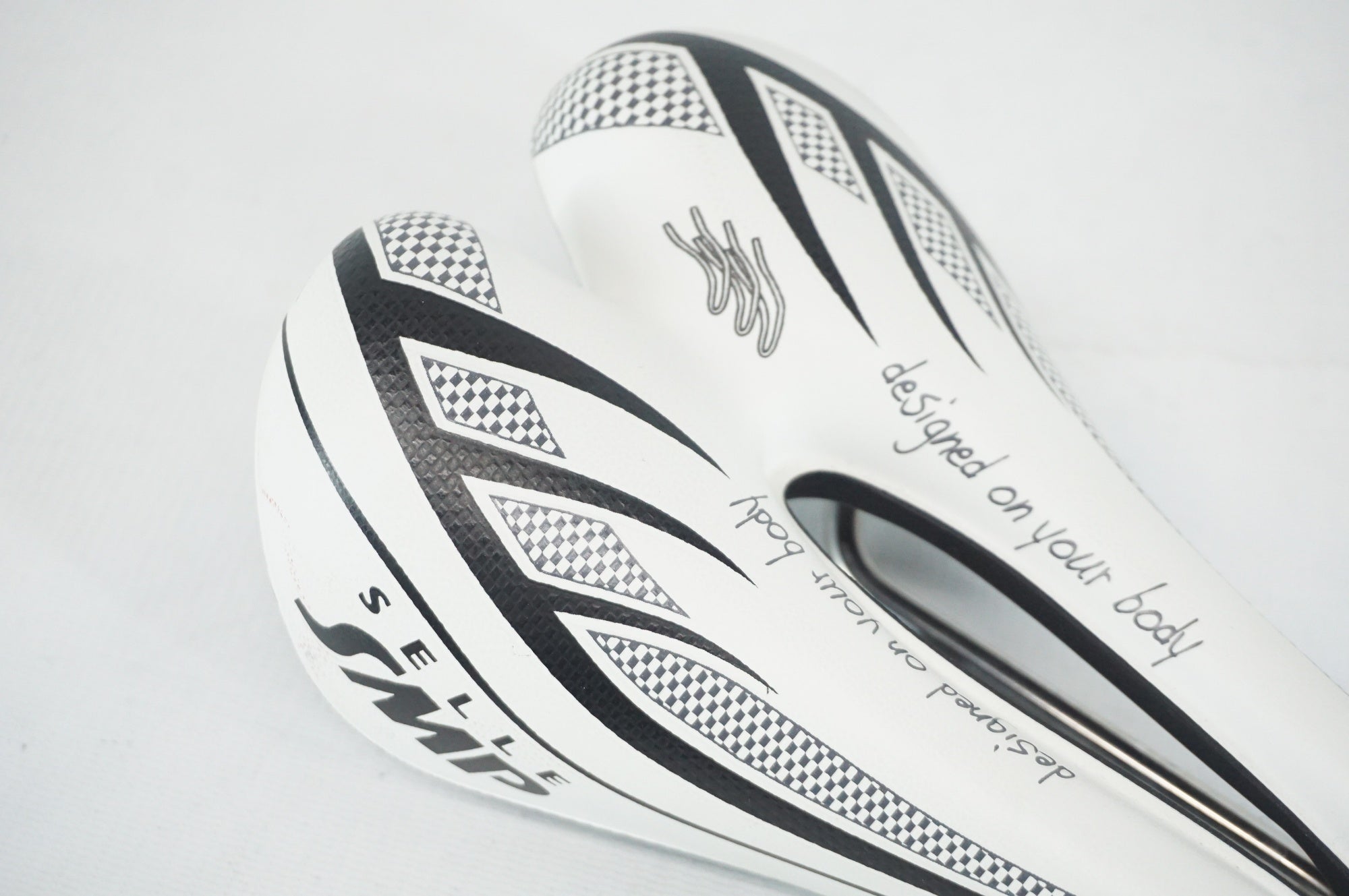 SELLE SMP 「セラエスエムピー」 HYBRID サドル / 阪急塚口店