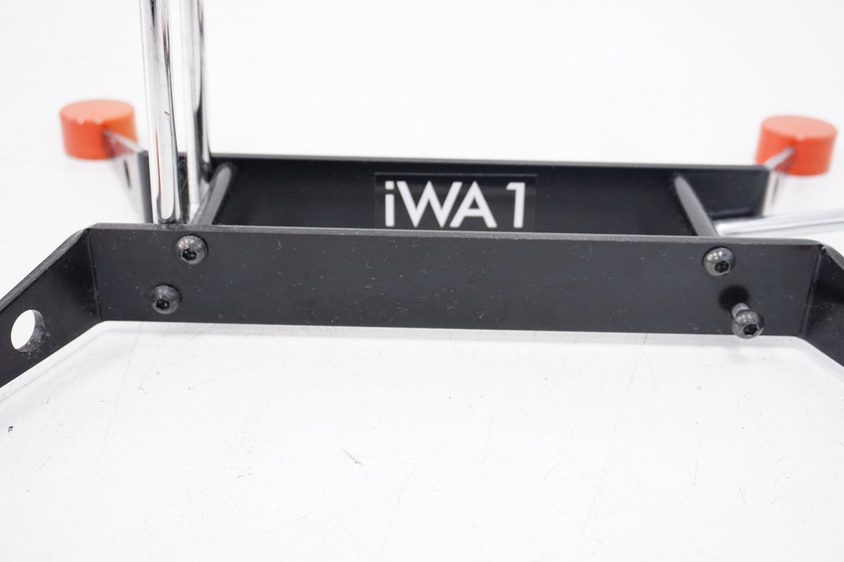 iWA「イワ」 1 ディスプレイスタンド / 浜松店