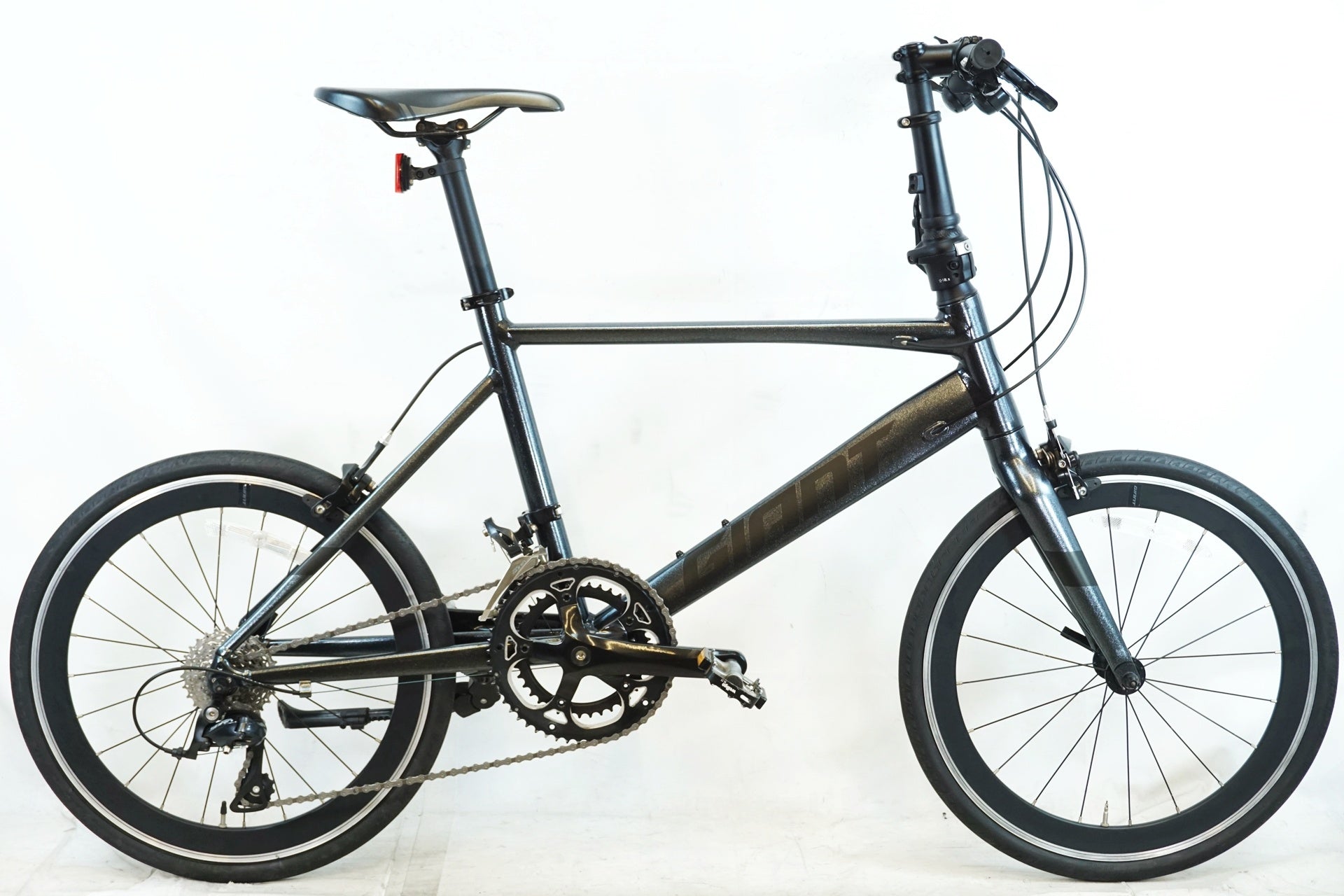 GIANT 「ジャイアント」 IDIOM1 2024年モデル ミニベロ / 有明ガーデン店