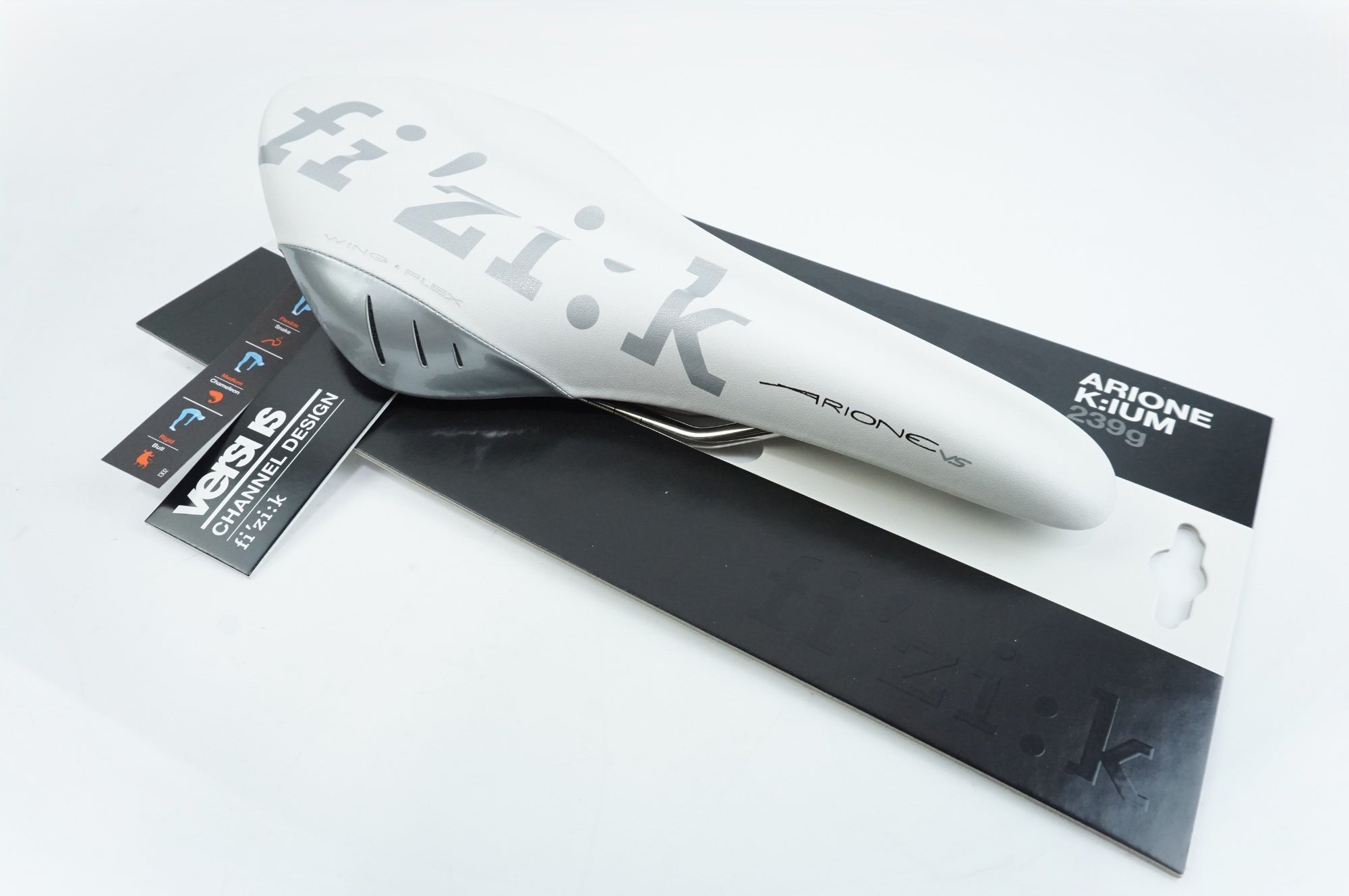 FIZIK 「フィジーク」 ALIANTE VERSUS K:IUM 239g サドル / 中目黒店