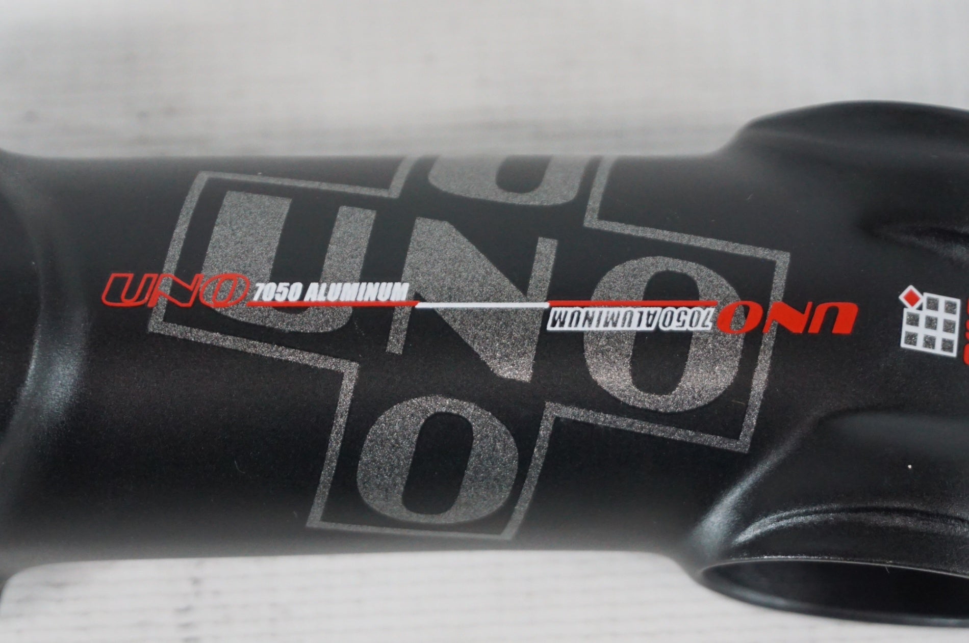 UNO 「ウノ」  Φ31.8 90mm ステム / 阪急塚口店