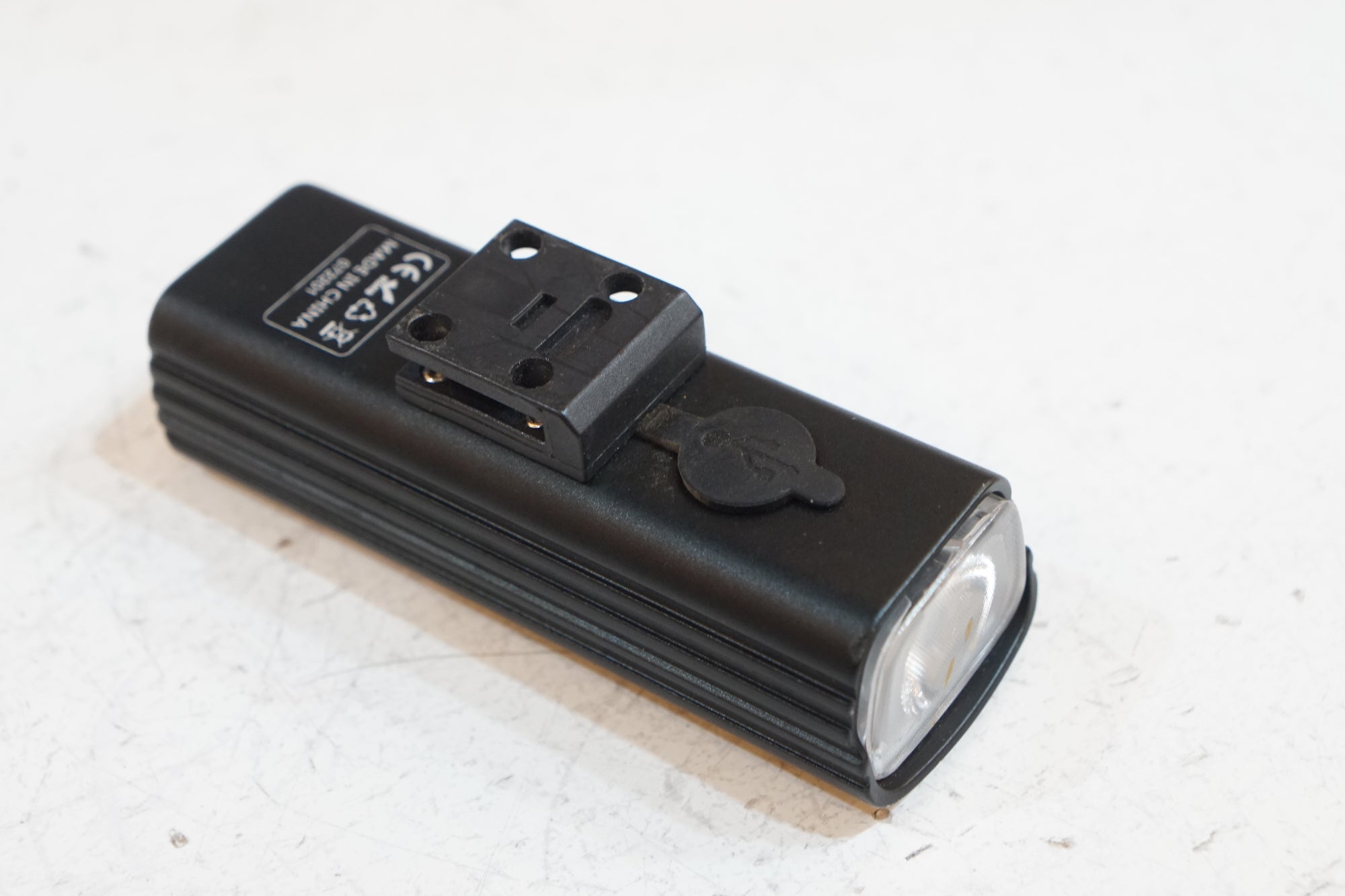 SERFAS 「サーファス」 E-LUME200 フロントライト / バイチャリ浦和ベース