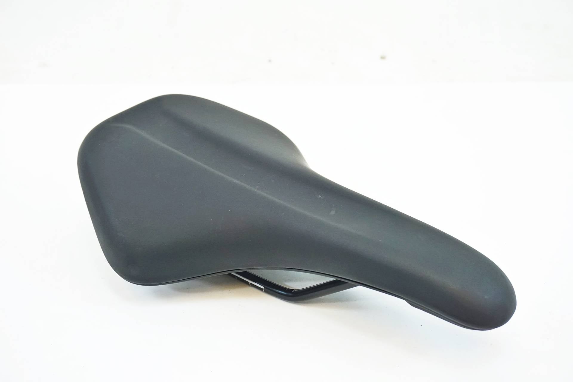 SELLE ROYAL 「セラロイヤル」 GROUP GIANTロゴ サドル / 有明ガーデン店