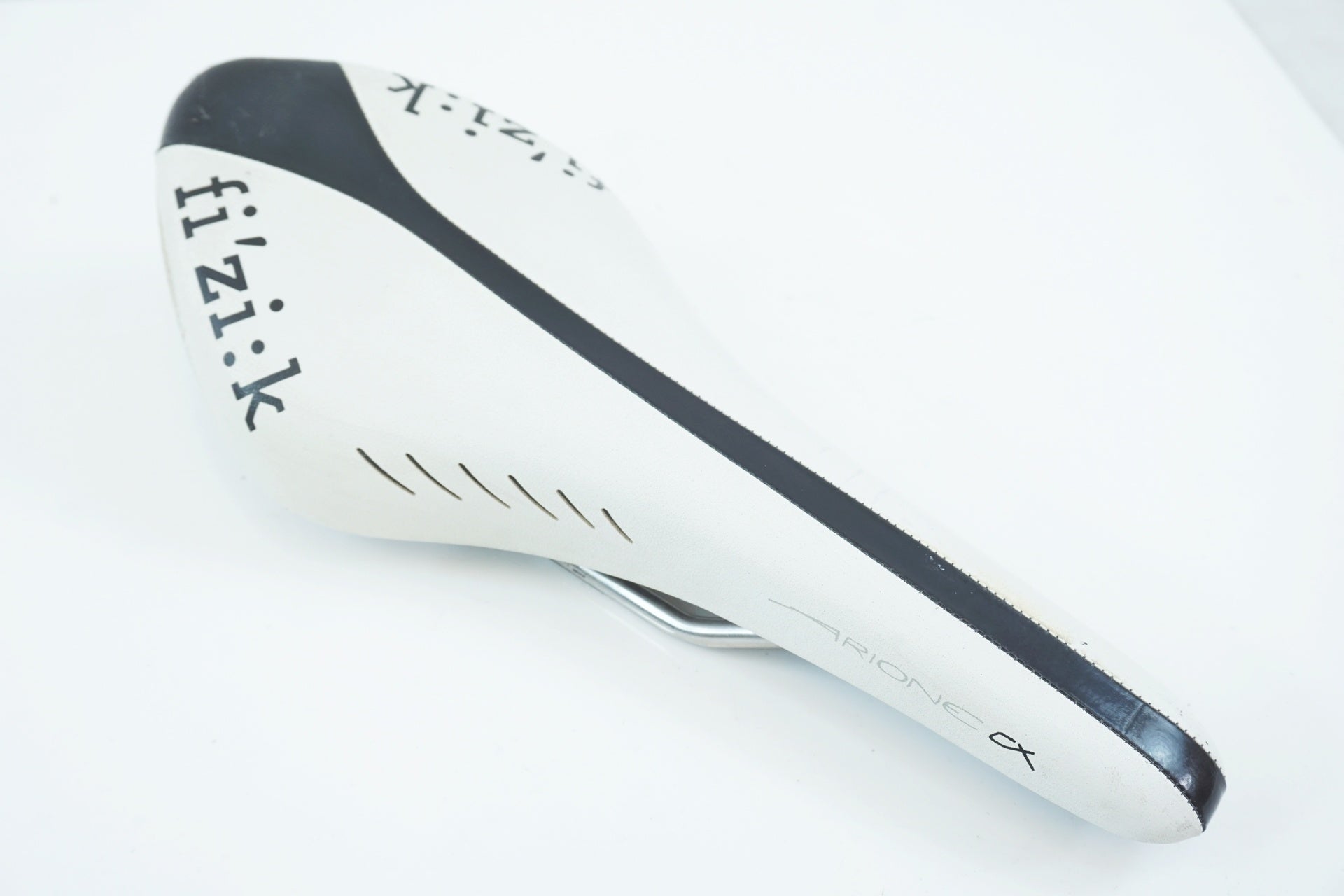 FIZIK 「フィジーク」 ARIONE CX KIUM サドル / 有明ガーデン店