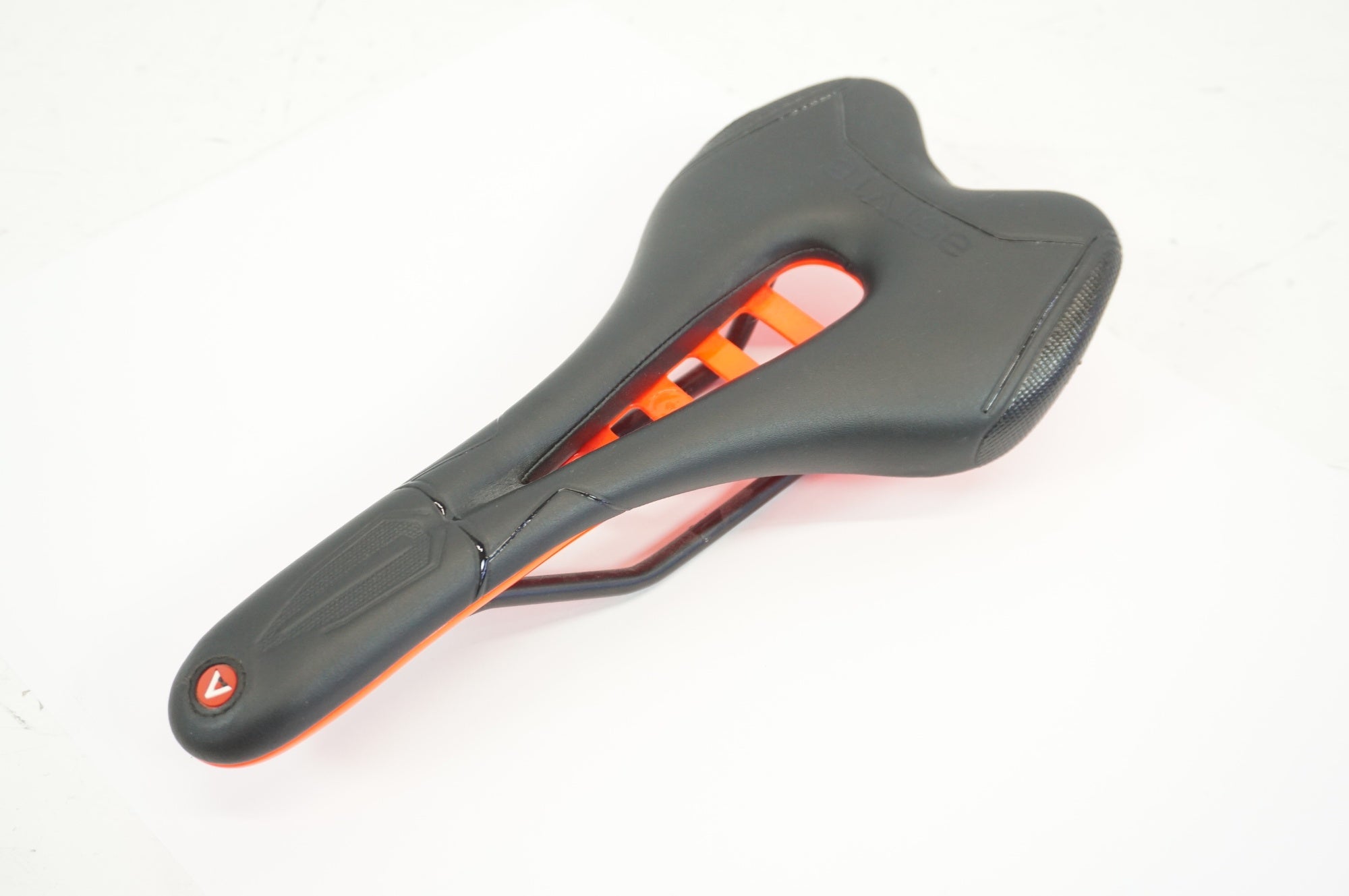 ASTVTE 「アスチュート」 SKYLINE VT サドル / 宇都宮店