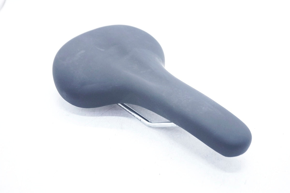 VELO 「ベロ」 サドル / 大阪門真店