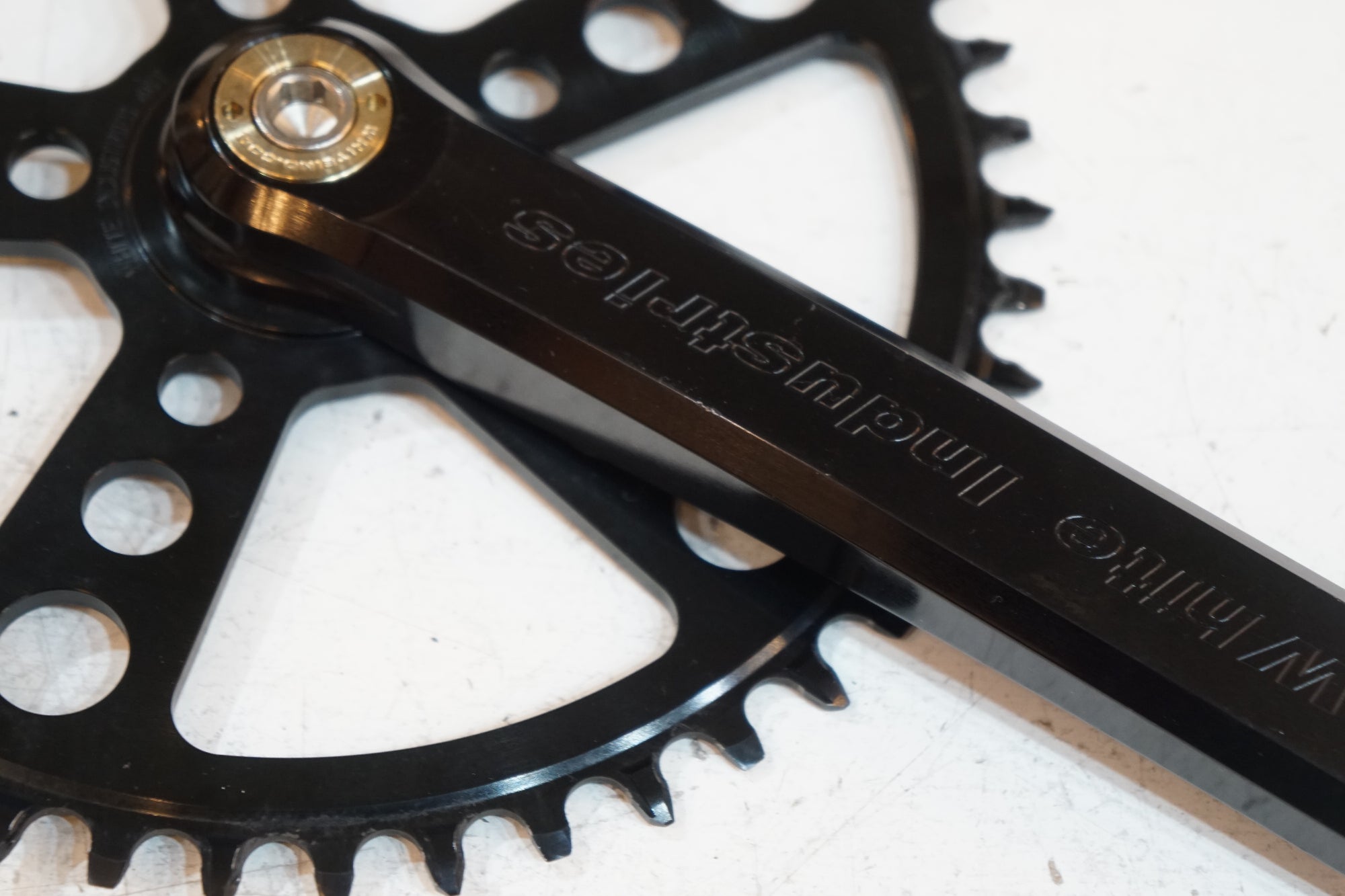 WHITE INDUSTRIES 「ホワイト インダストリーズ」 46T 165mm クランク / バイチャリ浦和ベース