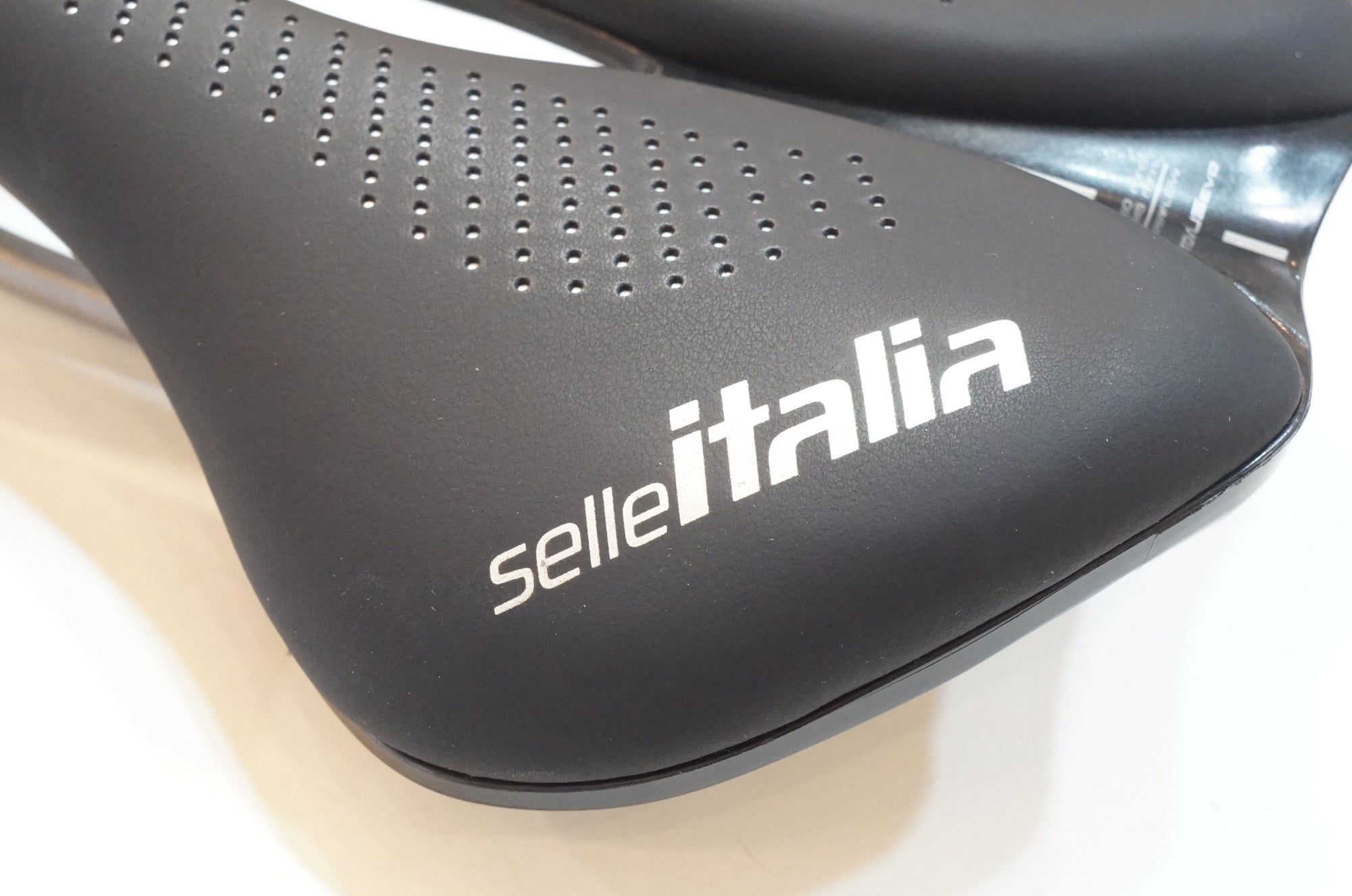 SELLEITALIA 「セライタリア」 MAX NOVUS BOOST EVO Ti316 SUPERFLOW サドル / 浦和ベース