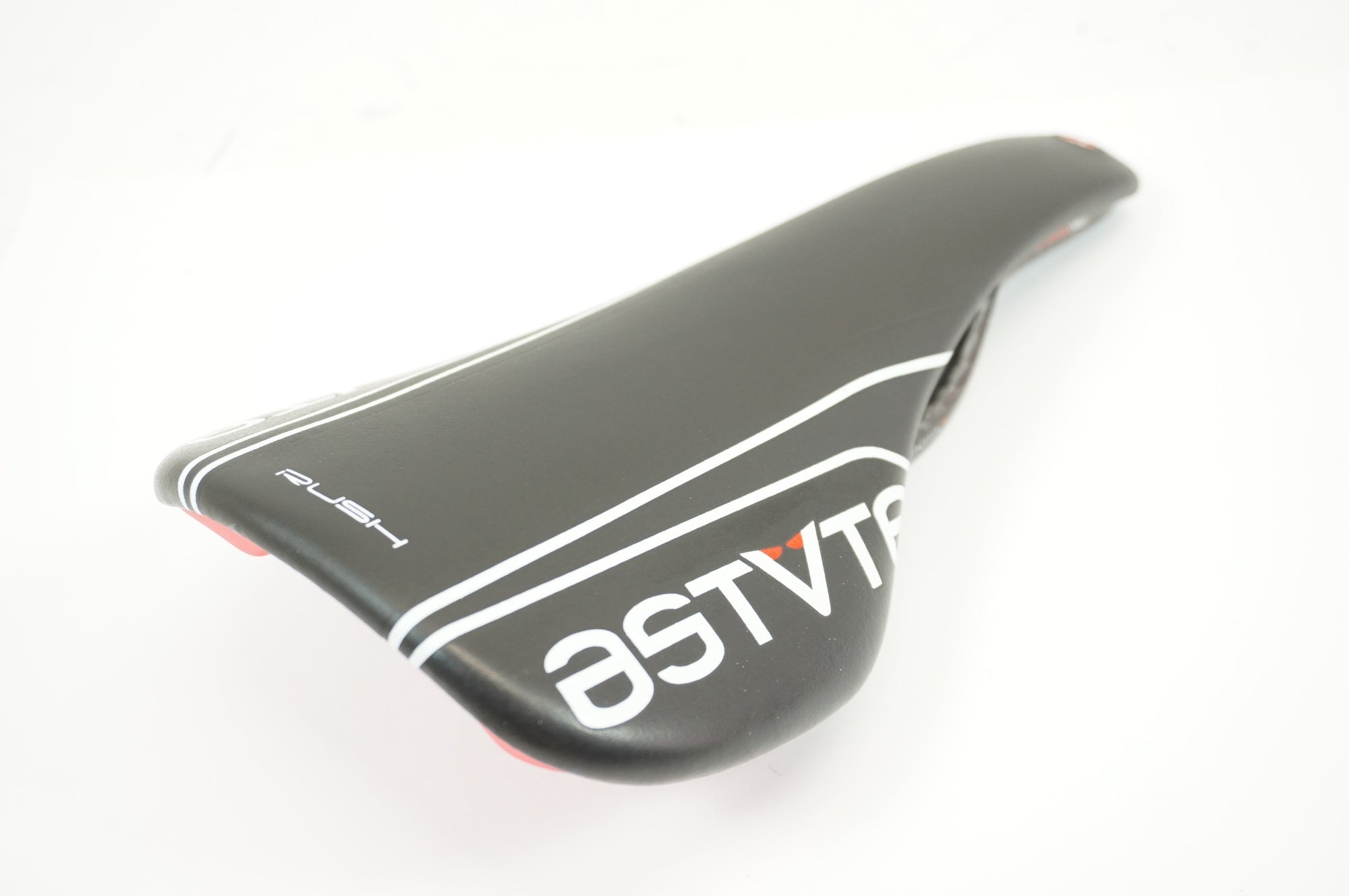 ASTUTE 「アスチュート」 RUSH サドル / 宇都宮店