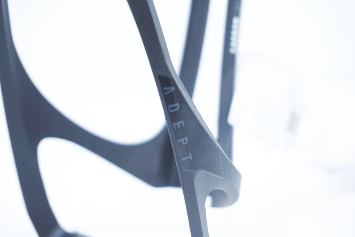 ADEPT 「アデプト」 CARBON FIBER ボトルケージ / 大阪美原北インター店