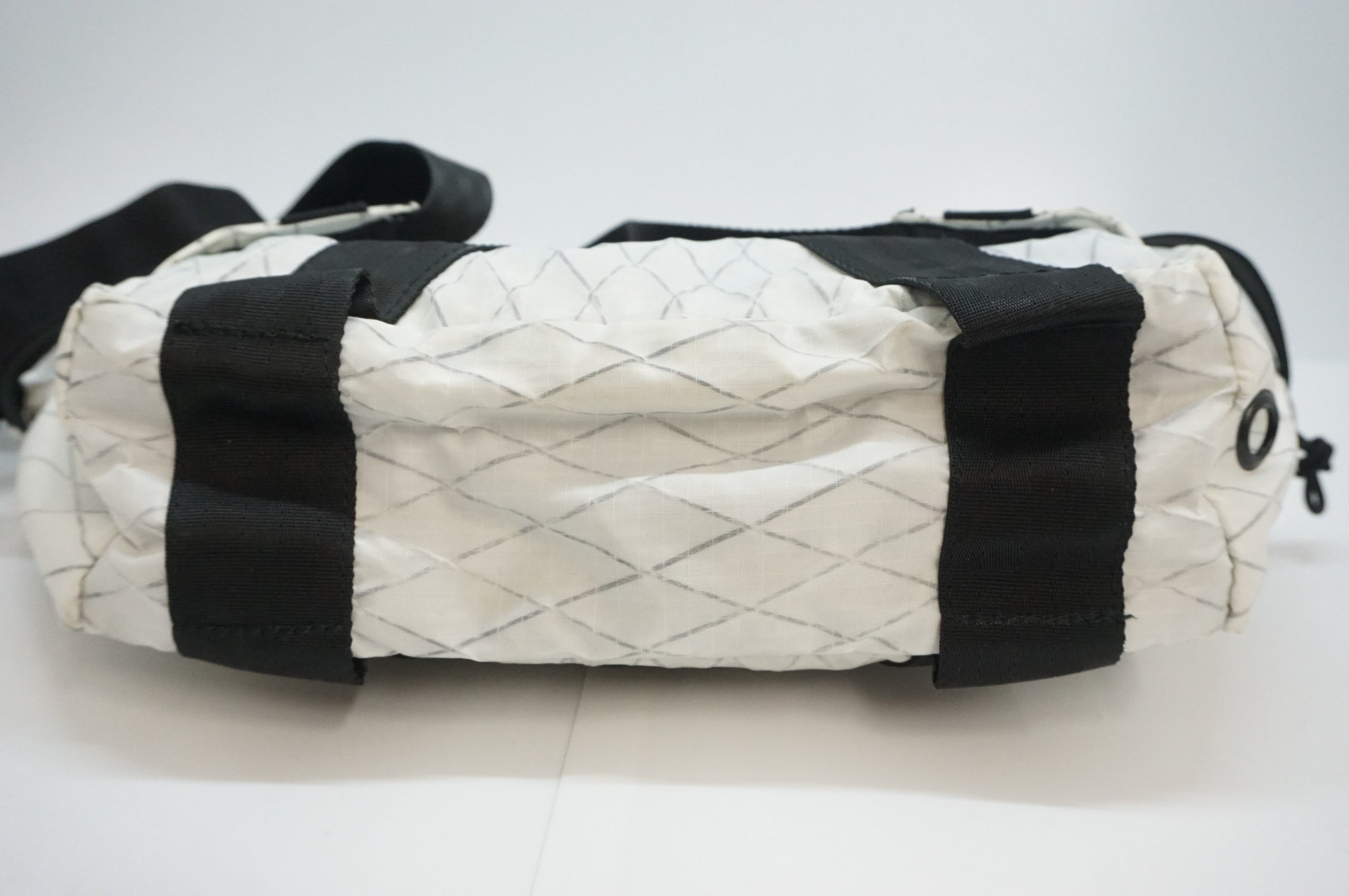 CHROME 「クローム」 MINI TENSILE SLING BAG ボディバッグ / 福岡店