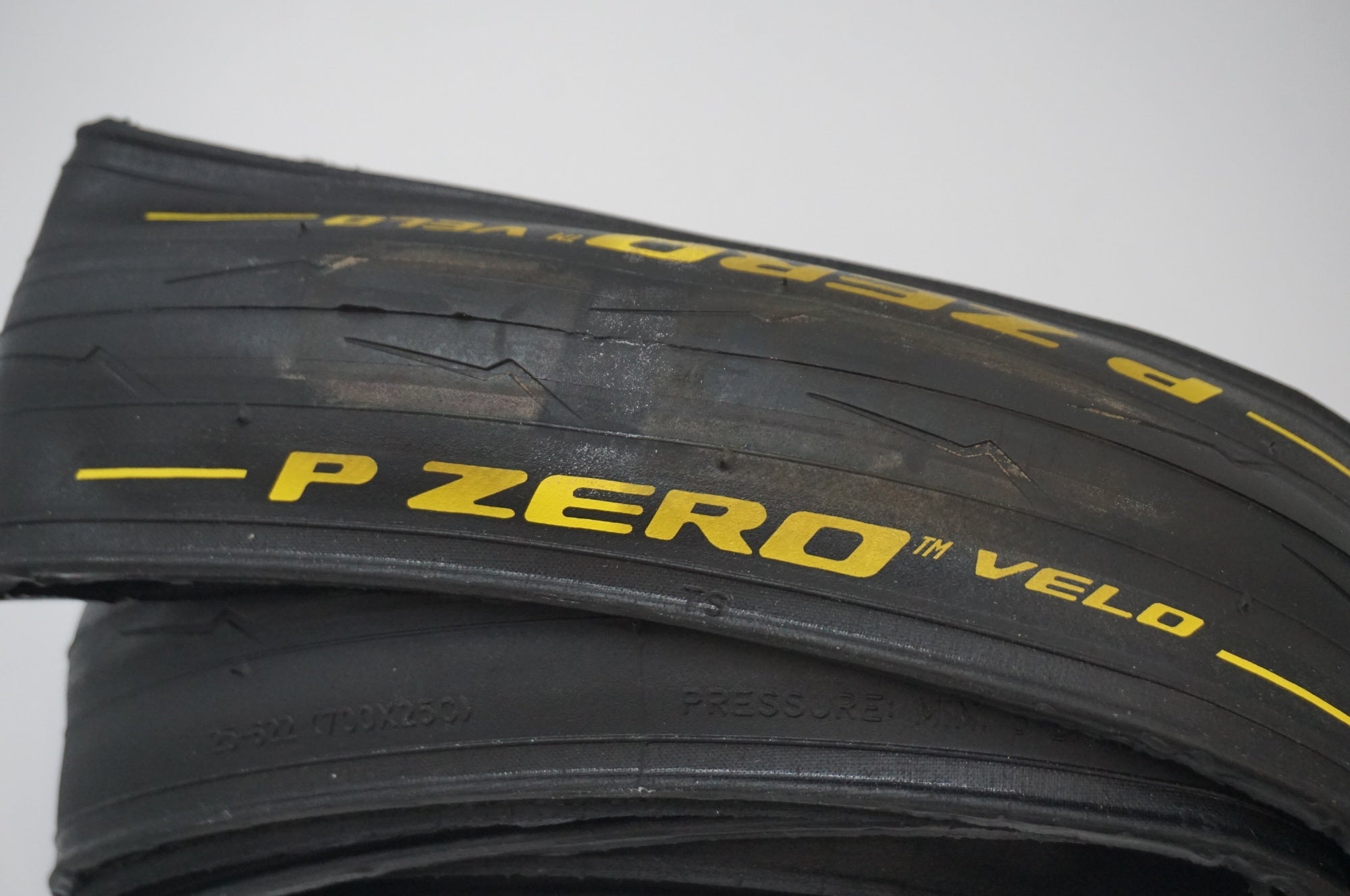 PIRELLI 「ピレリ」 P ZERO VELO COLOUR EDITION 700×25c タイヤ / 福岡アイランドシティ店