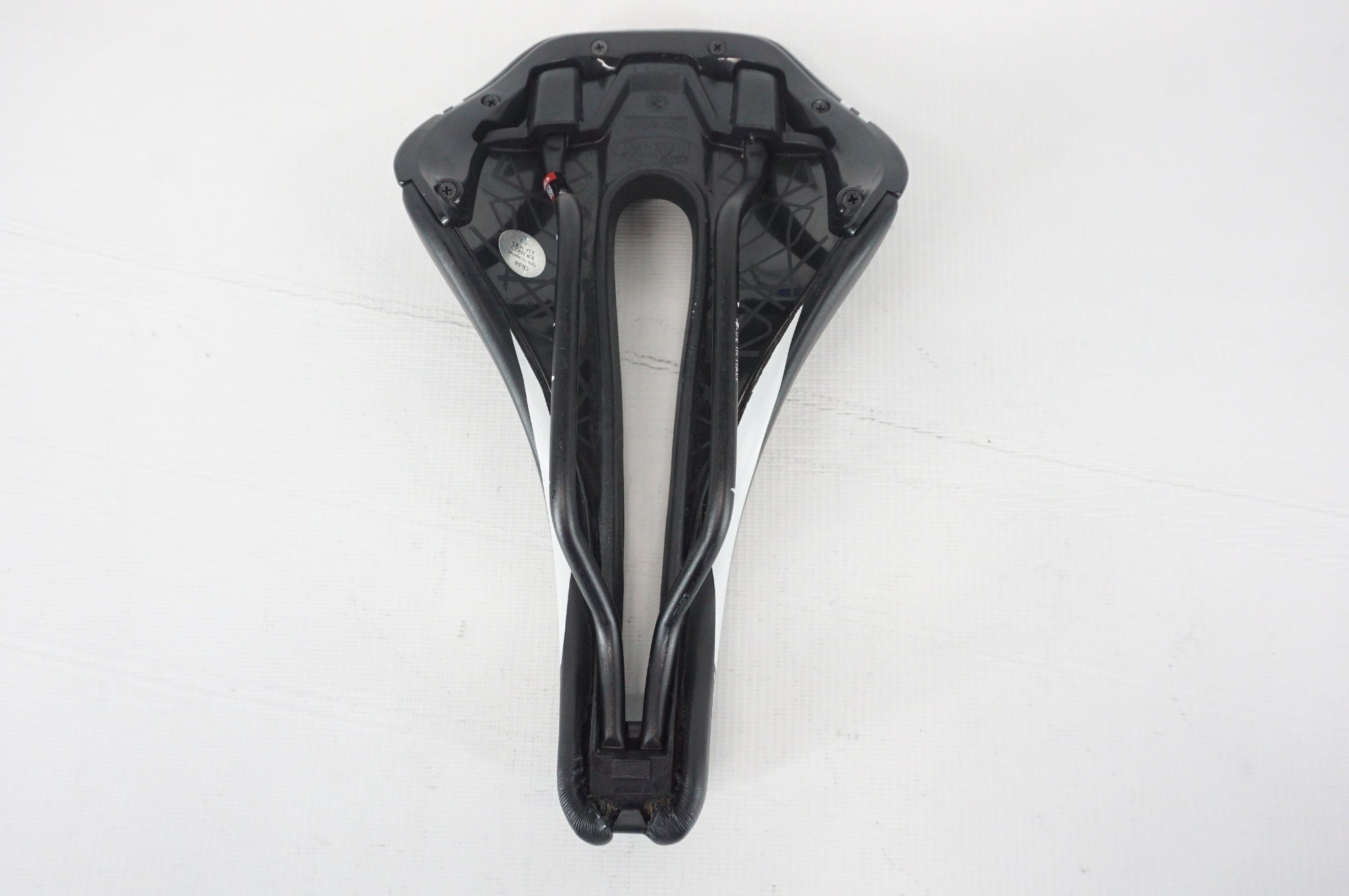 SELLE ITALIA 「セライタリア」 NOVUS BOOST TM MN SUPER FLOW サドル / 阪急塚口店