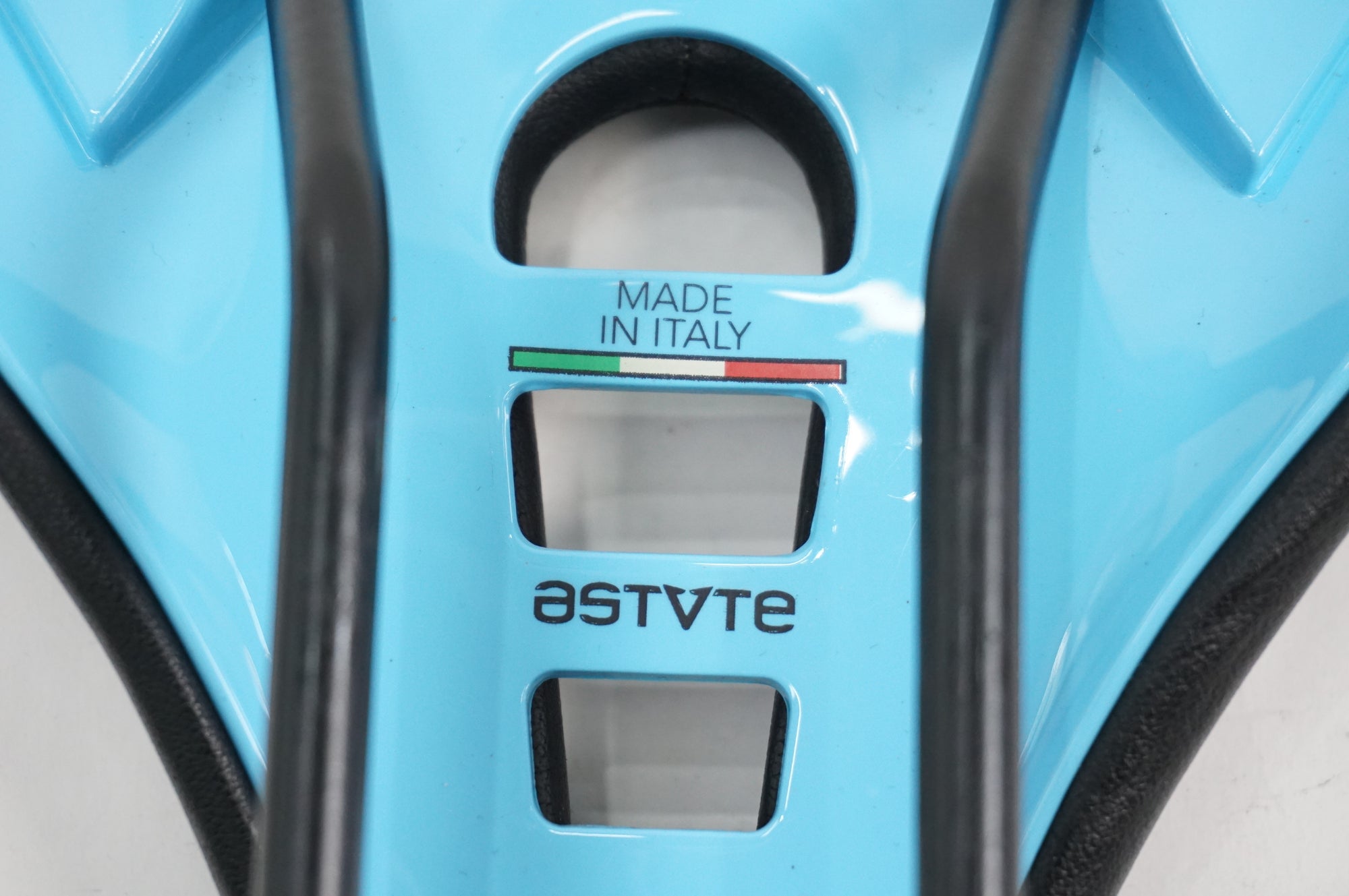 ASTUTE 「アスチュート」 SKYLINE VT サドル / 川越店 ｜ バイチャリ