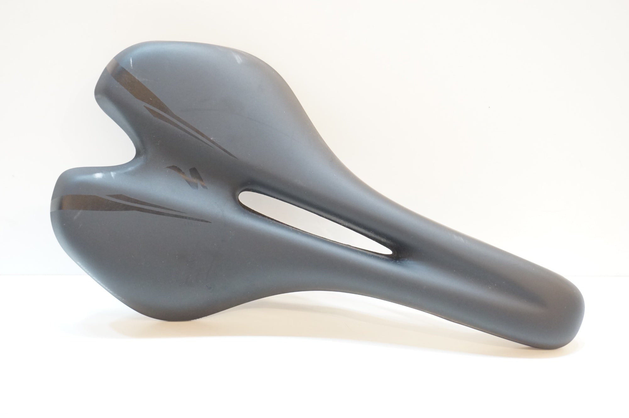 SPECIALIZED 「スペシャライズド」 TOUPE SPORT 143mm サドル / 浦和ベース