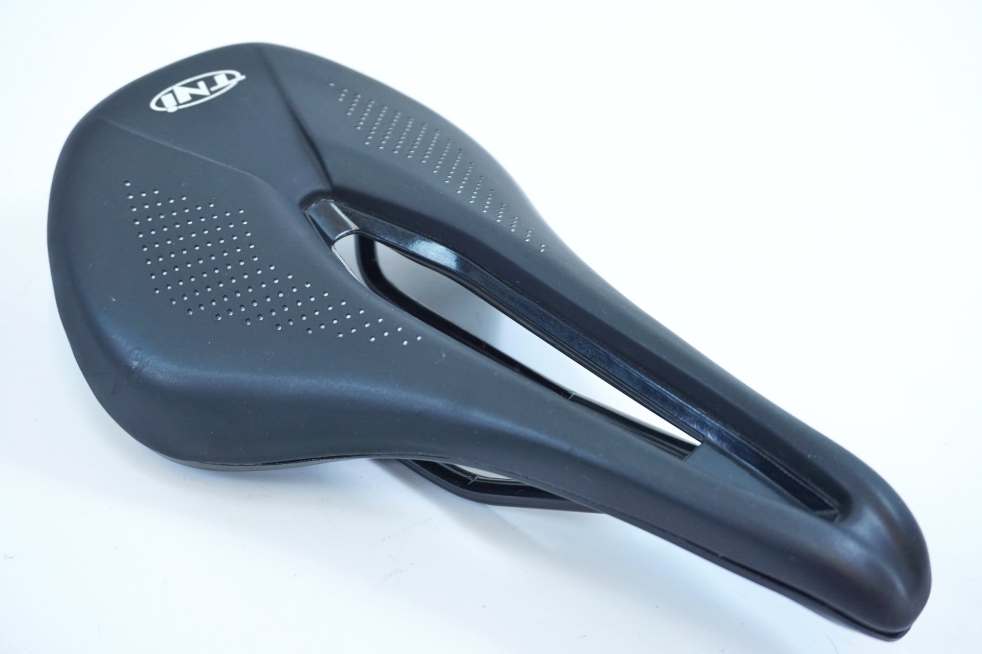 TNI 「ティーエヌアイ」 COMFORT FLY サドル / 有明ガーデン店