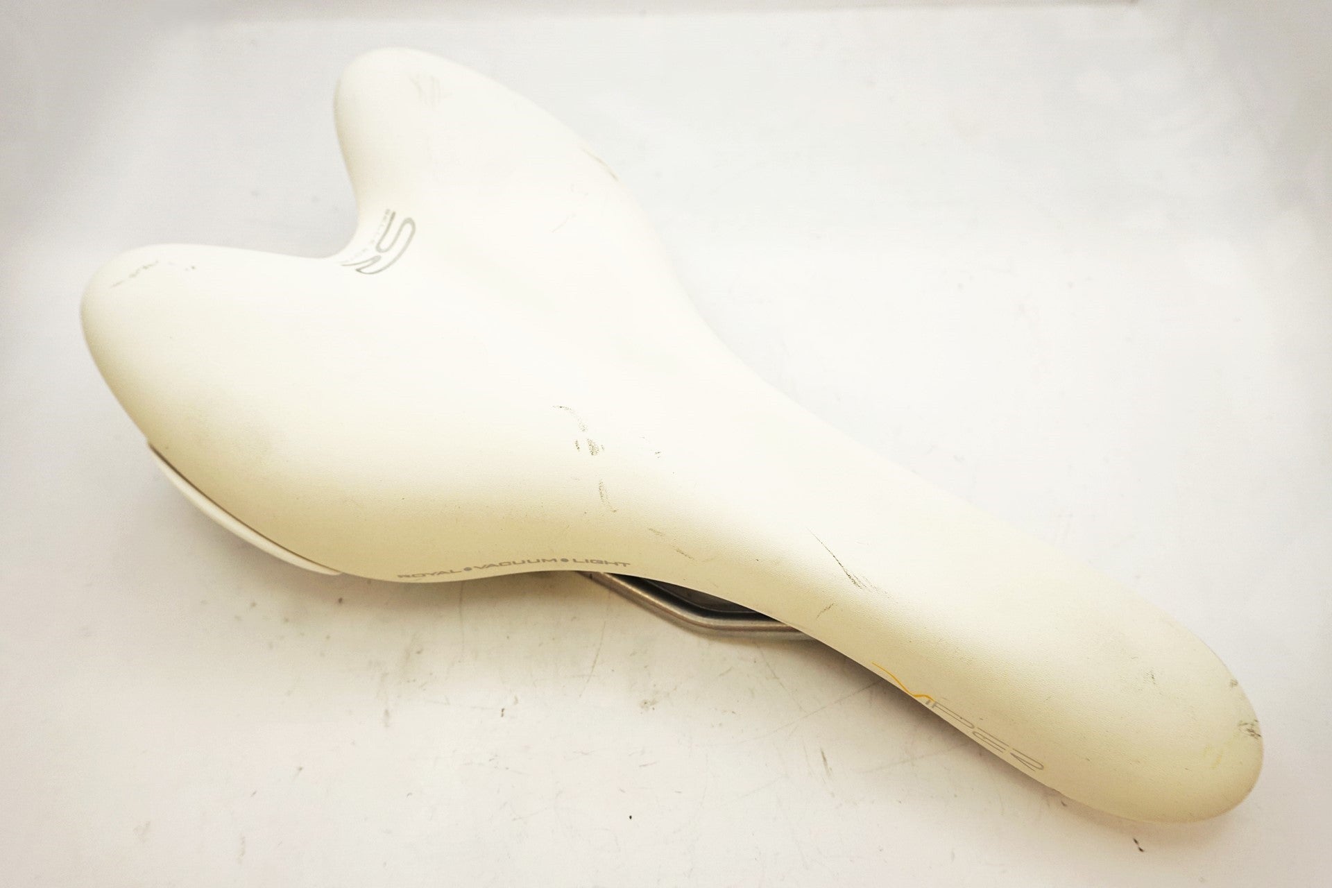SELLE ROYAL 「セラロイヤル」 VIPER サドル / 有明ガーデン店
