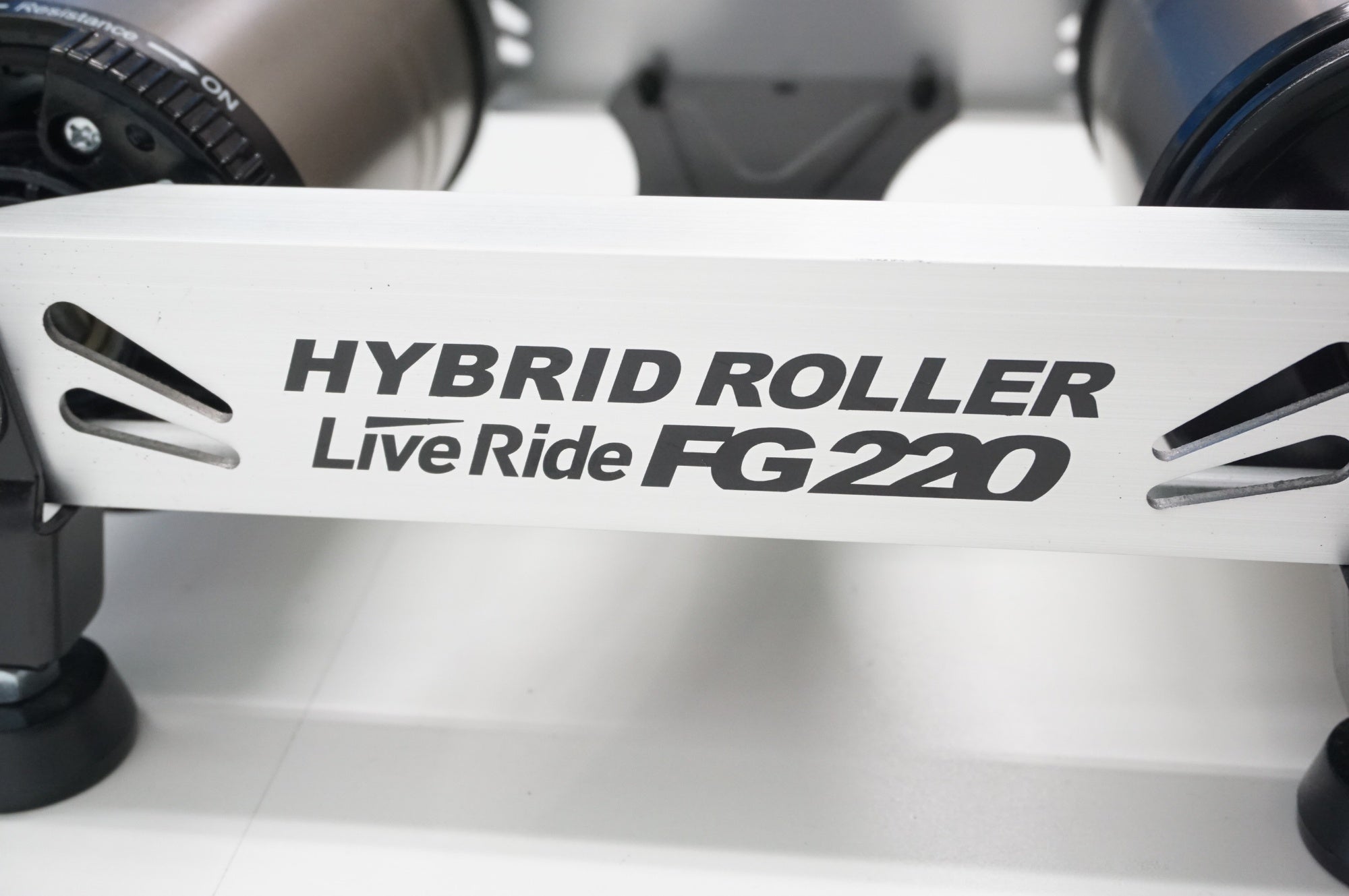 MINOURA 「ミノウラ」 HYBRID ROLLER LIVE RIDE FG220 サイクルトレーナー / 福岡店