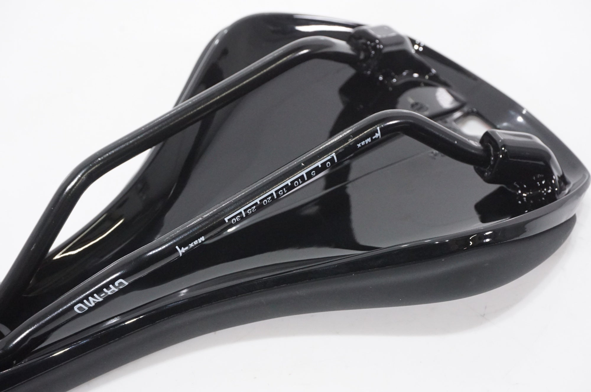 P&P COMPONENTS 「ピーアンドピーコンポーネンツ」 ZELOS サドル / AKIBA店