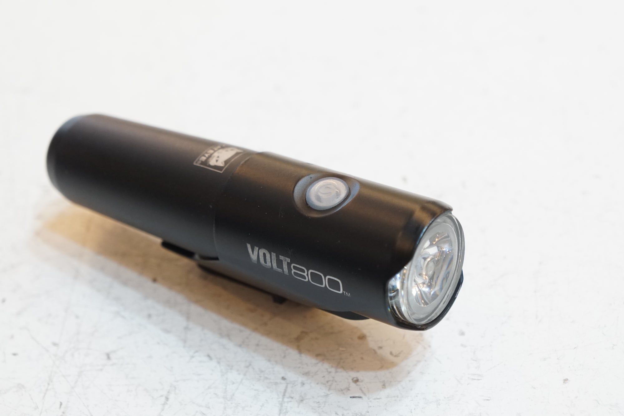 【中古美品】CATEYE VOLT800 自転車用フロントライト CATEYE 「キャットアイ」 VOLT800 フロントライト / バイチャリ