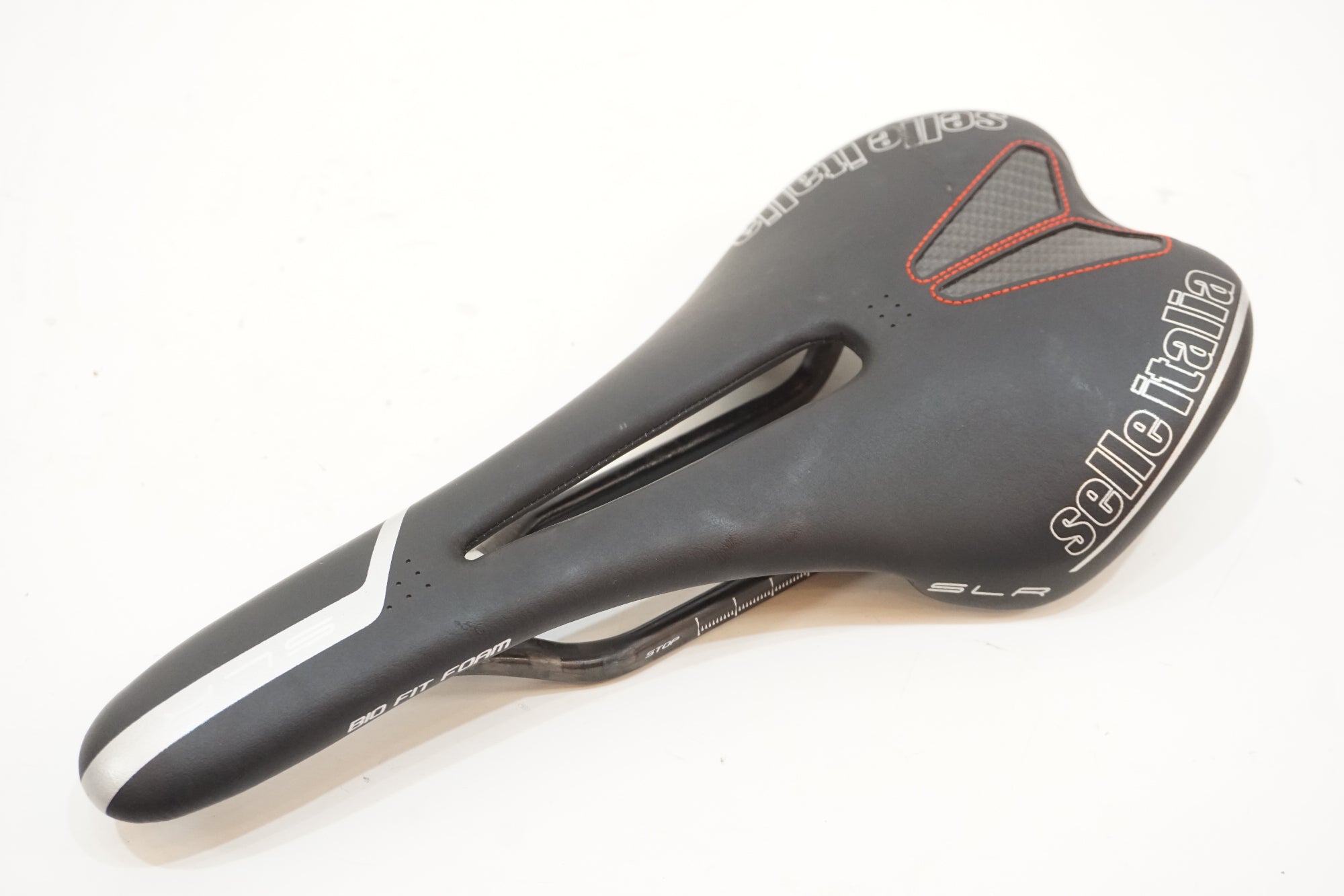 SELLE ITALIA 「セラ イタリア」 SLR KIT CARBONIO サドル / バイチャリ浦和ベース