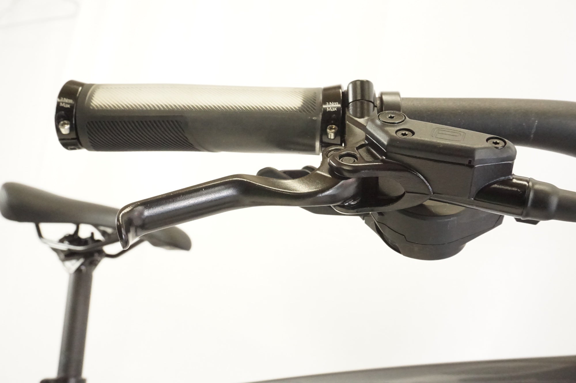 TREK 「トレック」 FX SPORT 4 CARBON 2022年モデル クロス