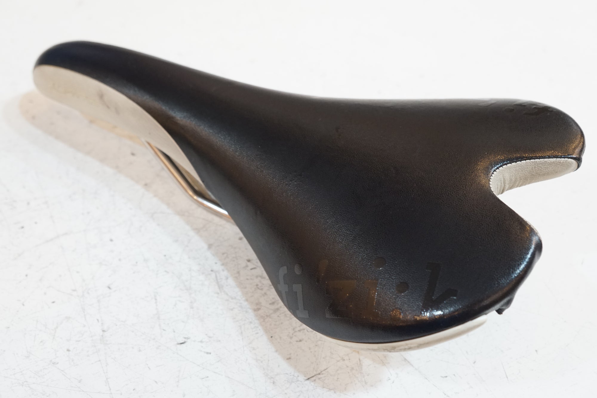 FIZIK 「フィジーク」 ALIANTE サドル / バイチャリ浦和ベース