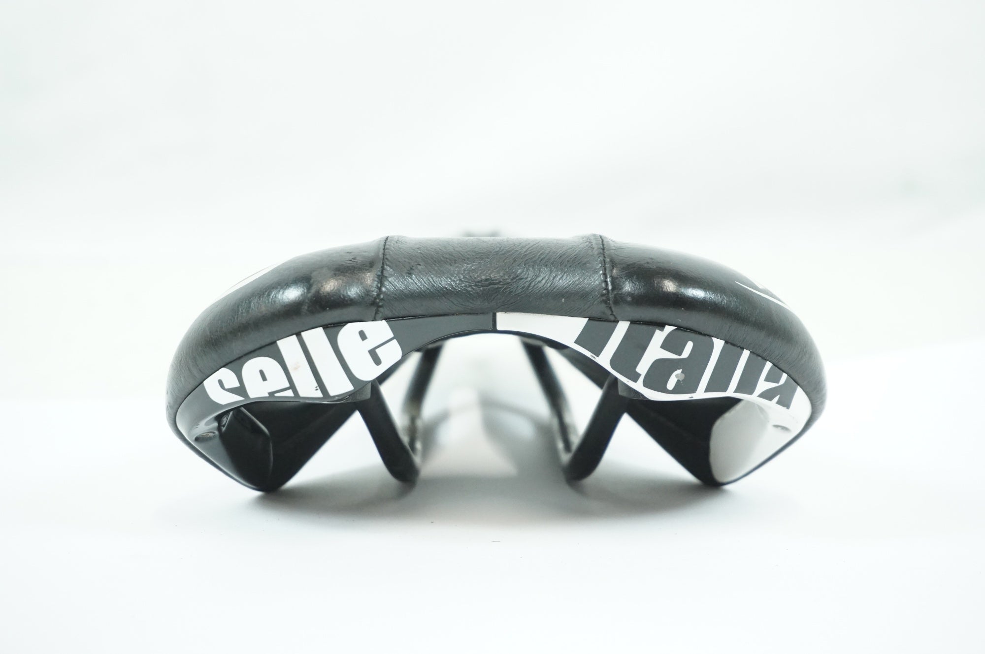 SELLE ITALIA 「セライタリア」 TURBOMATIC GEL FLOW サドル / 宇都宮