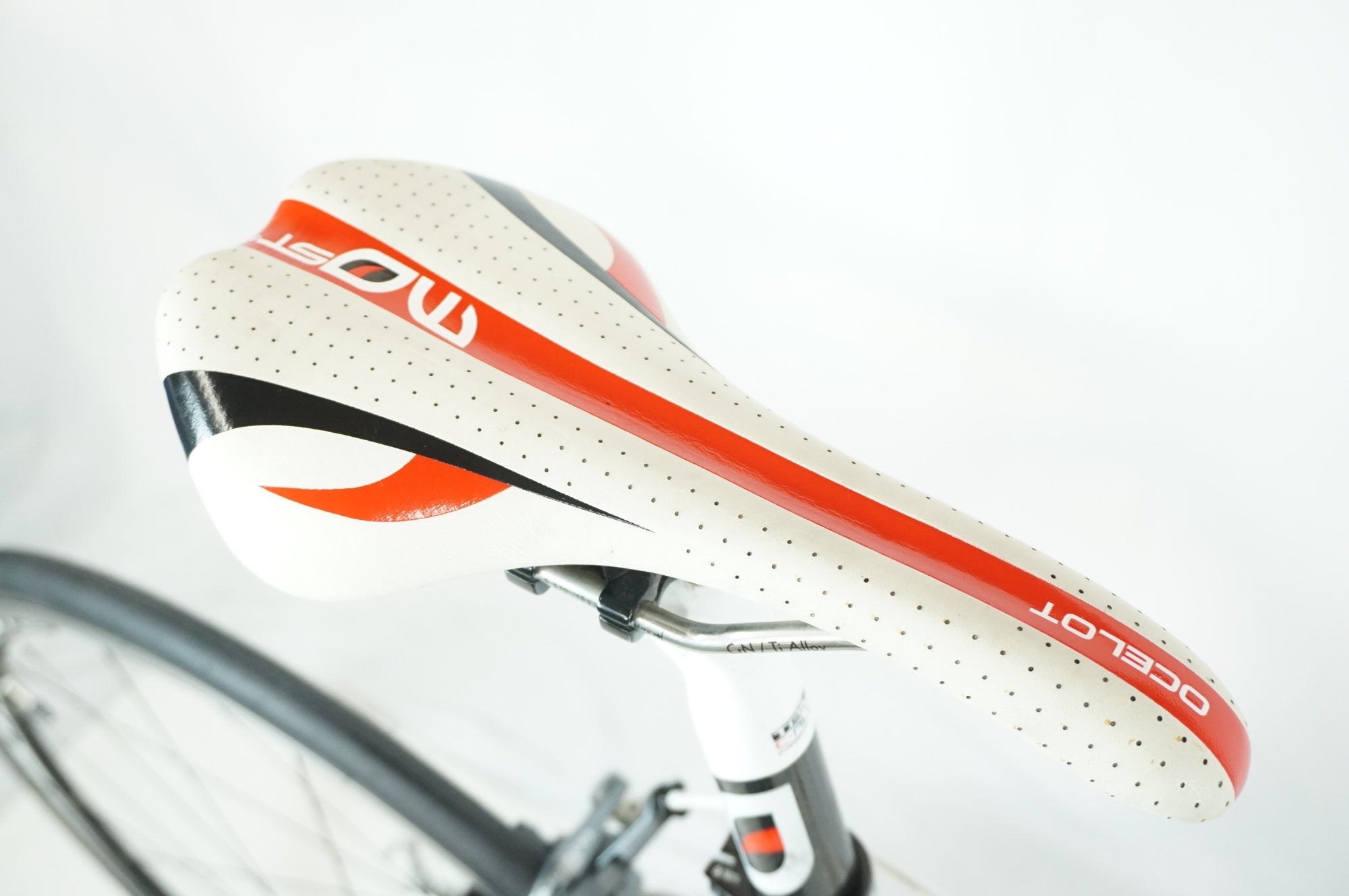 PINARELLO 「ピナレロ」 FP QUATTRO 2011年モデル ロードバイク PINARELLO 「ピナレロ」 FP QUATTRO 2011年モデル カスタム ロード
