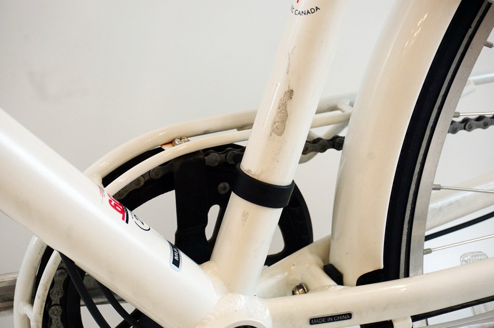 【LOUIS GARNEAU☆】26インチ オフホワイト お譲りします。 LOUIS GARNEAU 「ルイガノ」 MULTIWAY26 2024年モデル クロスバイク
