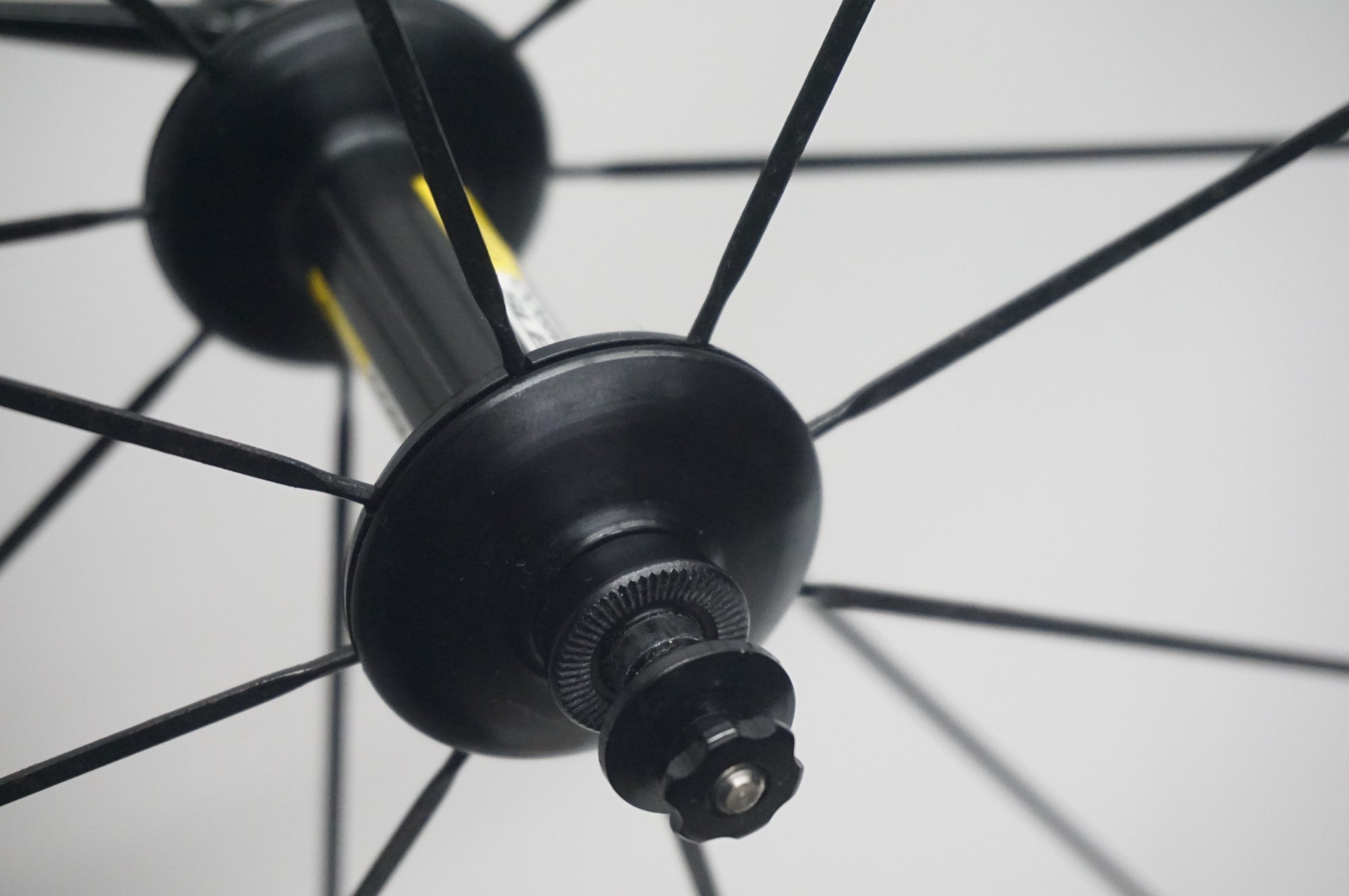 MAVIC 「マヴィック」 COSMIC CARBONE 40 ELITE シマノ11速 ホイールセット / 福岡店 rc_IT5AE90ECLNK_sE7J-K MAVIC 「マヴィック」 COSMIC CARBONE 40 ELITE シマノ11速 ホイール