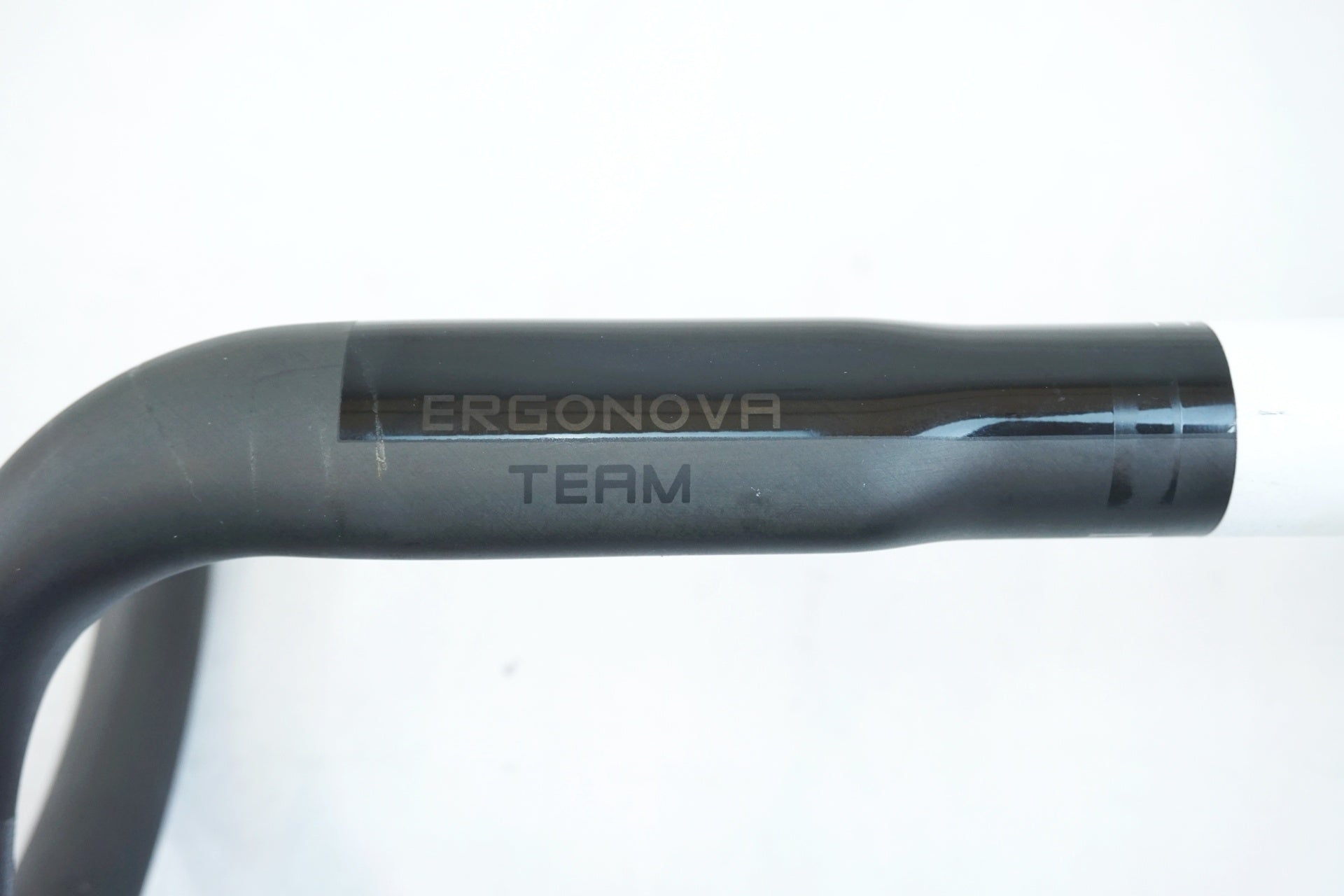 3T 「スリーティー」 ERGONOVA TEAM Φ31.8mm 420mm カーボンハンドル / 有明ガーデン店