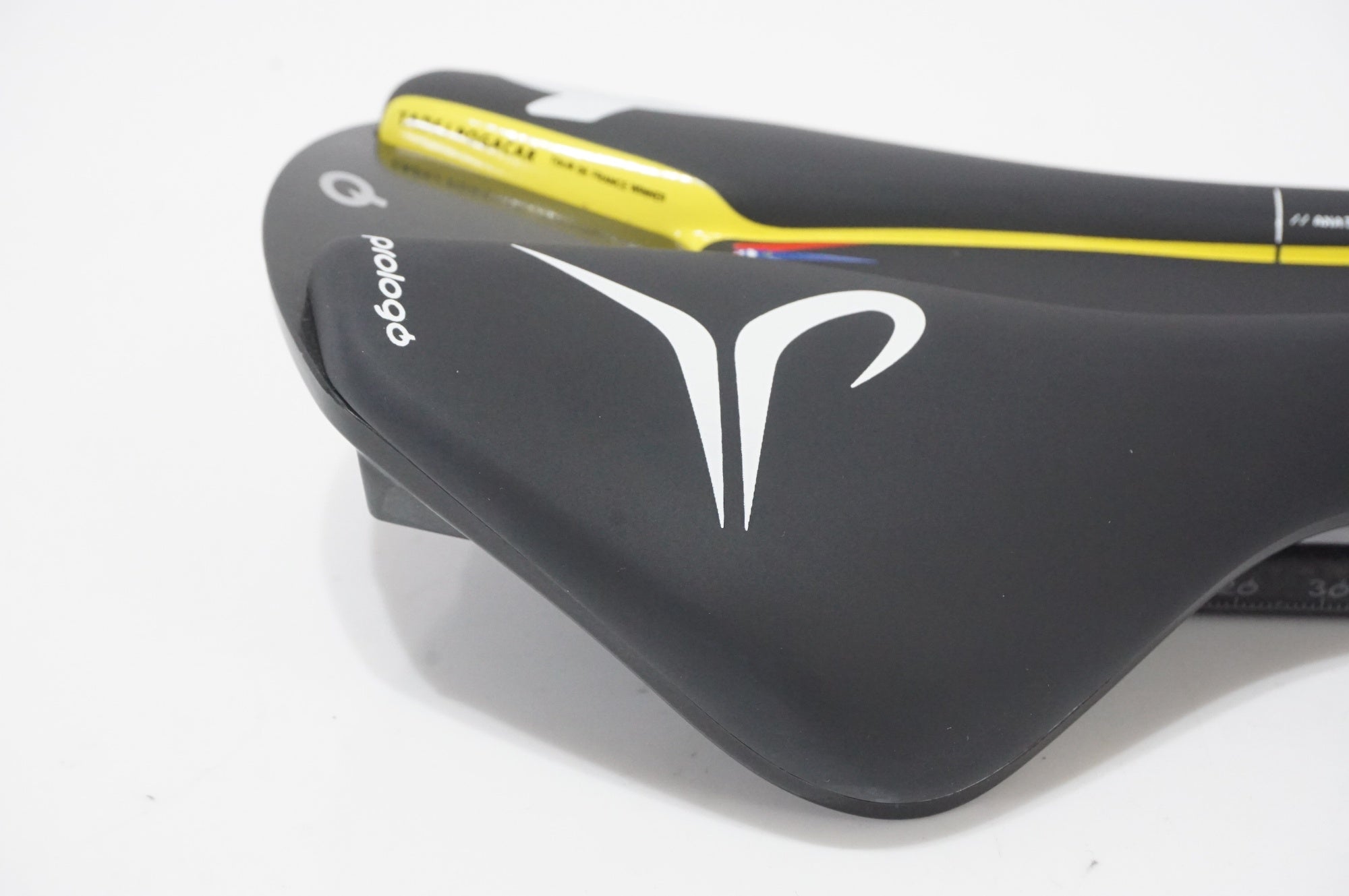 PROLOGO 「プロロゴ」 NAGO R4 NACK 147 サドル / AKIBA店