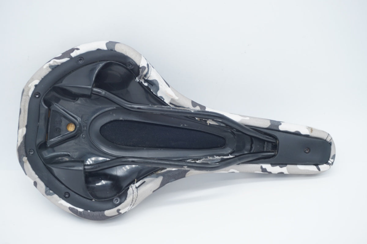 VELO 「ベロ」 サドル / 滋賀大津店