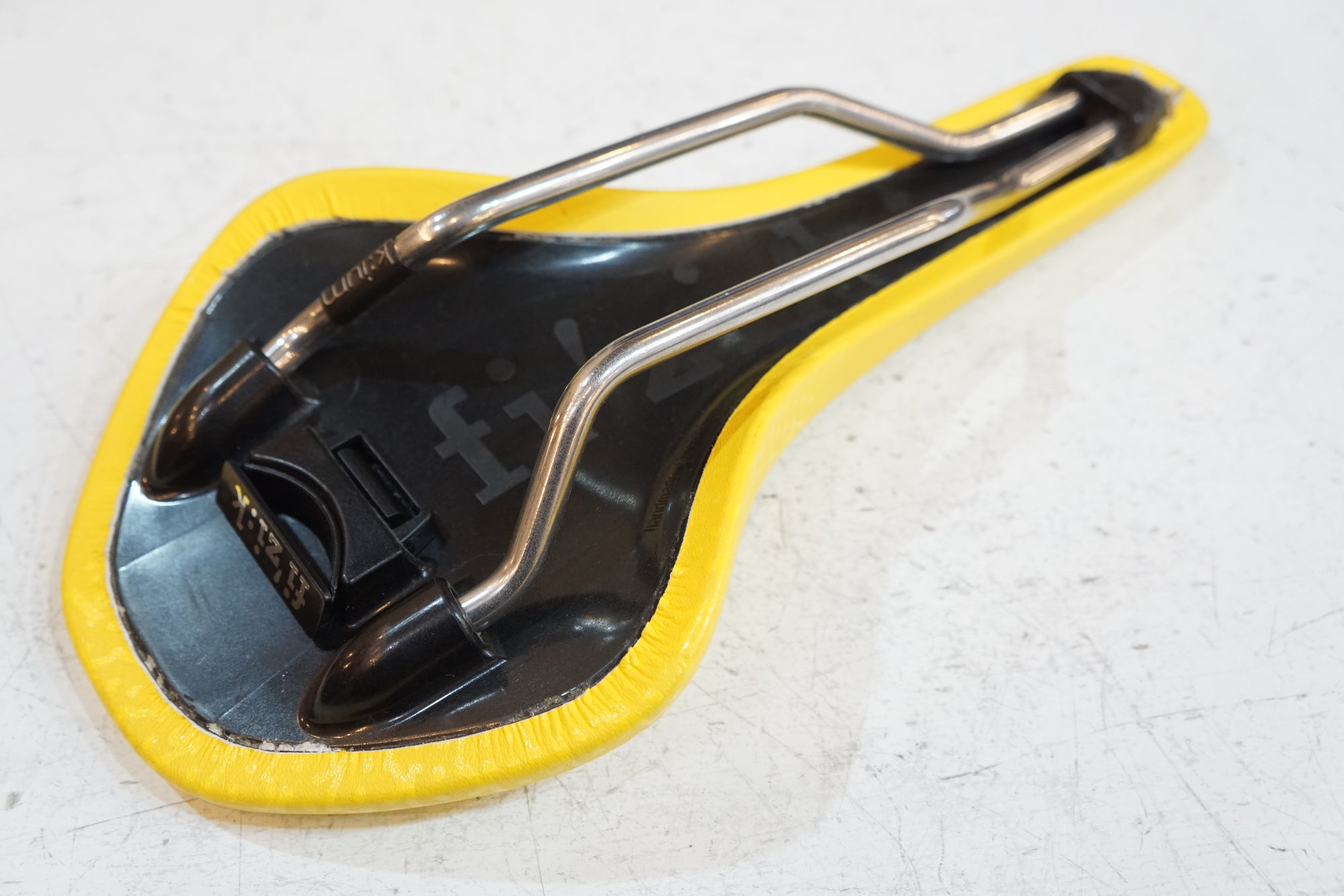 FIZIK 「フィジーク」 ANTARES VS TEST サドル / バイチャリ浦和ベース