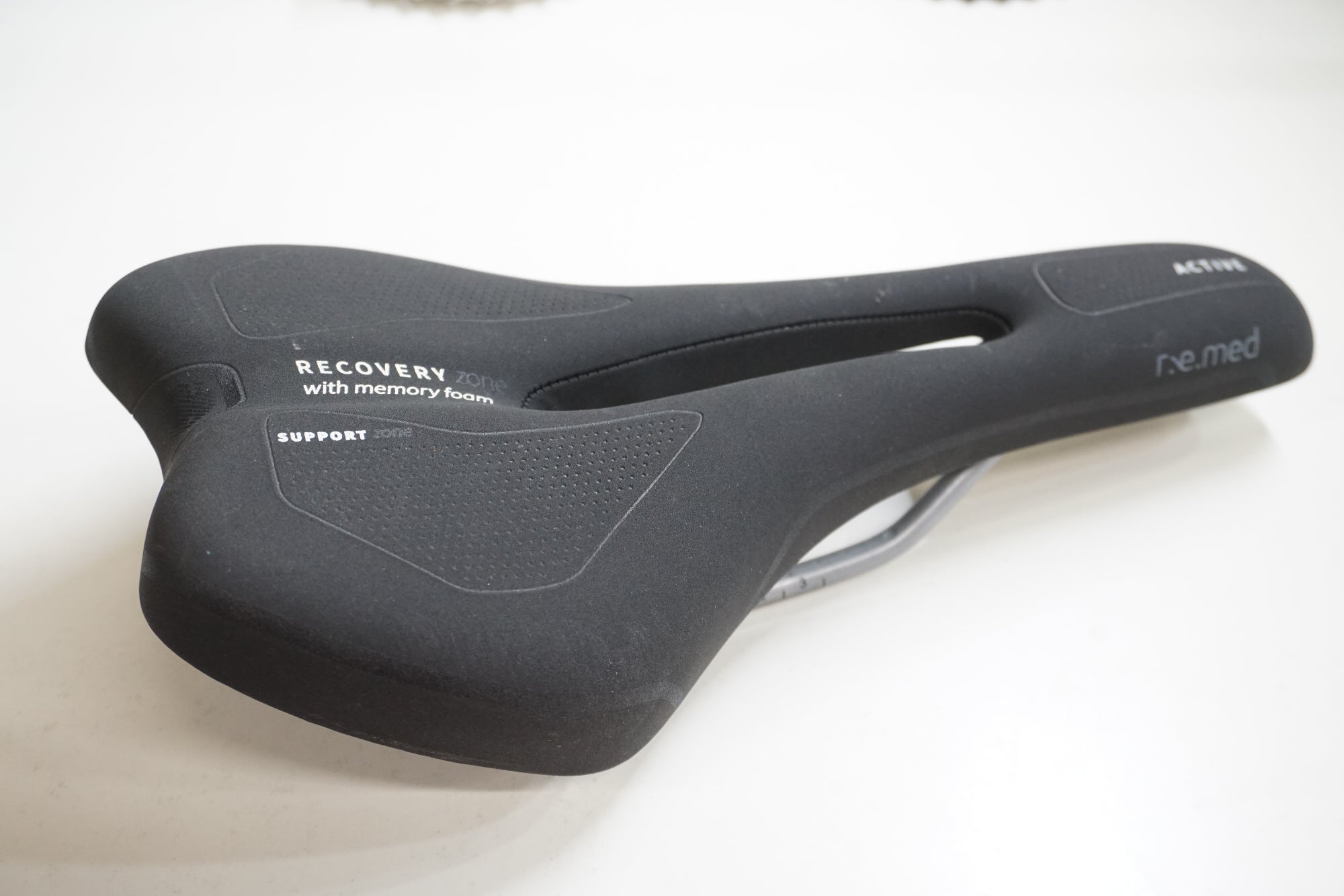 SELLE ROYAL 「セラ ロイヤル」 R.E.MED サドル / 大宮店