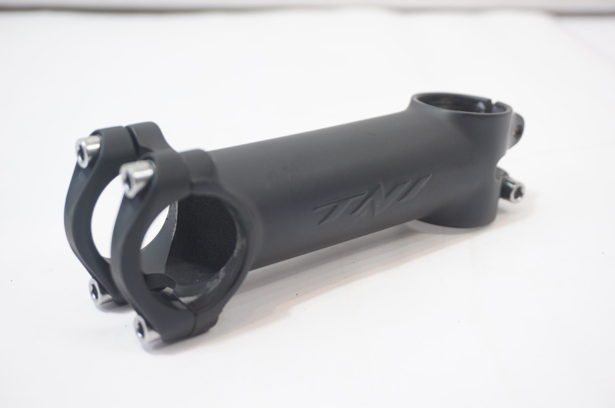 TNI 「ティーエヌアイ」 EMBOSS φ31.8 110mm ステム / バイチャリ世田谷店