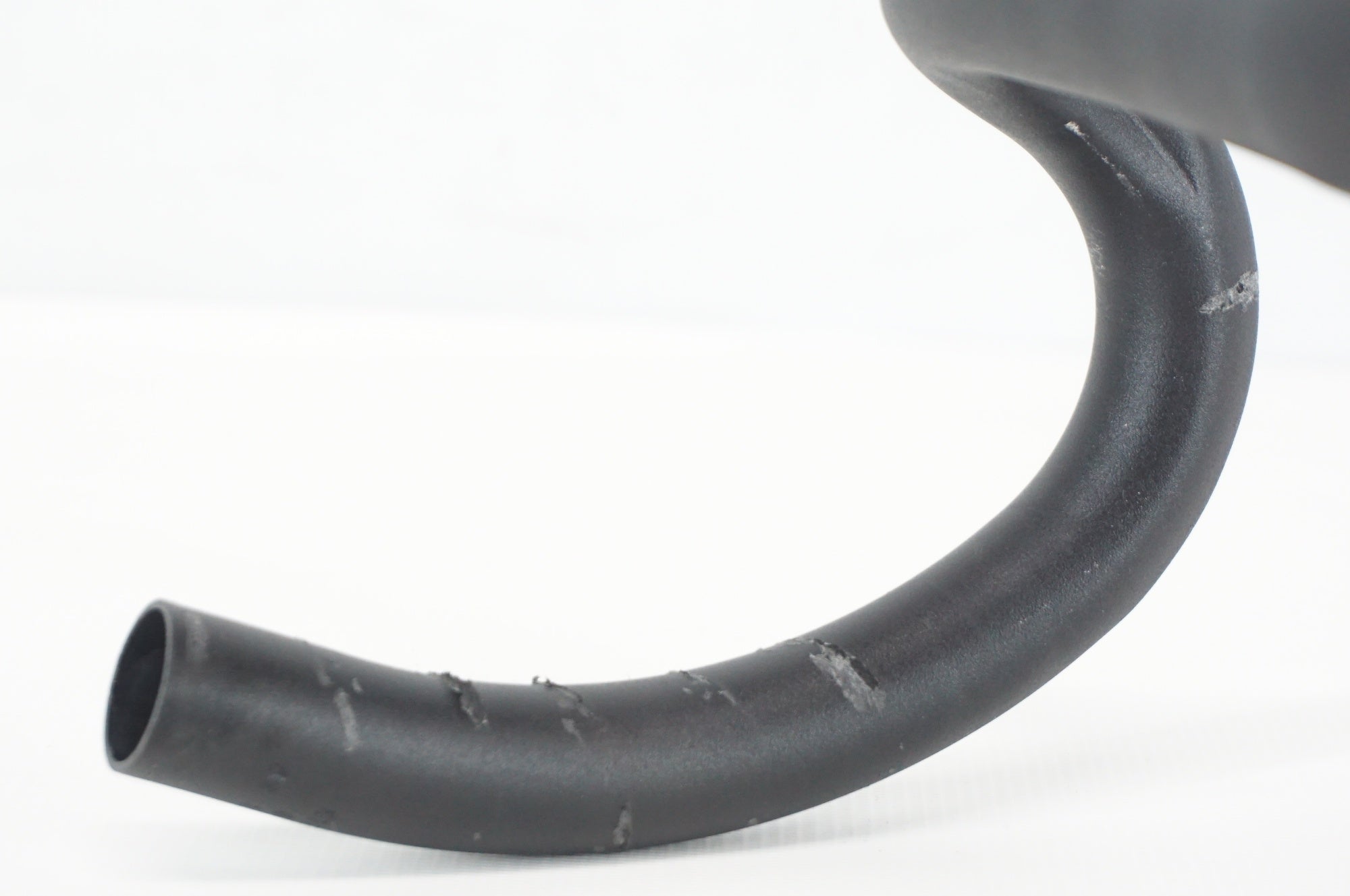 TNI 「ティーエヌアイ」 ERGONOMIC SHALLOW Φ31.8 400mm  ハンドル / 阪急塚口店