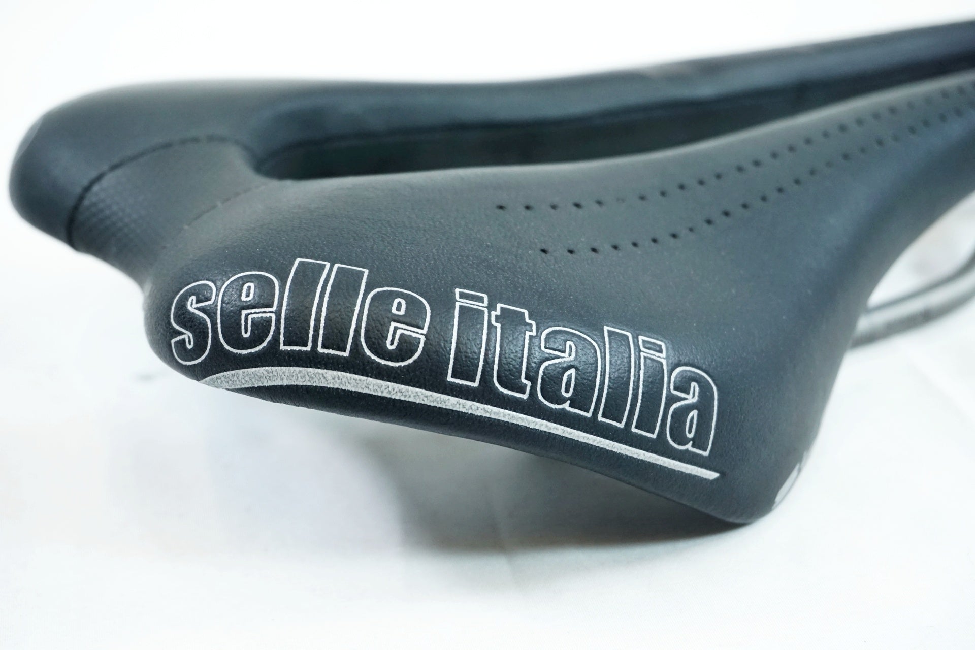 SELLE ITALIA 「セライタリア」 SLR SUPER FLOW TITANIUM サドル