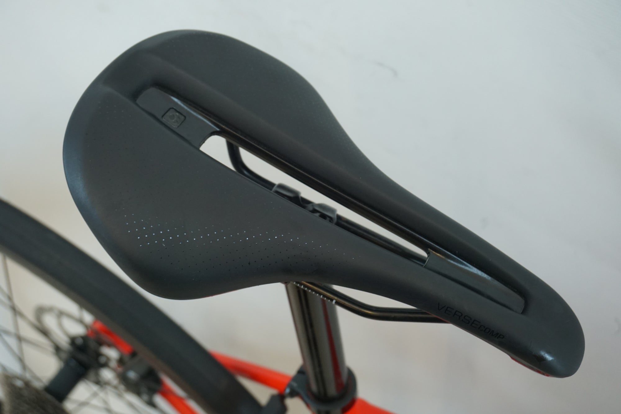 TREK 「トレック」 DOMANE AL4 DISC 2022年モデル ロードバイク