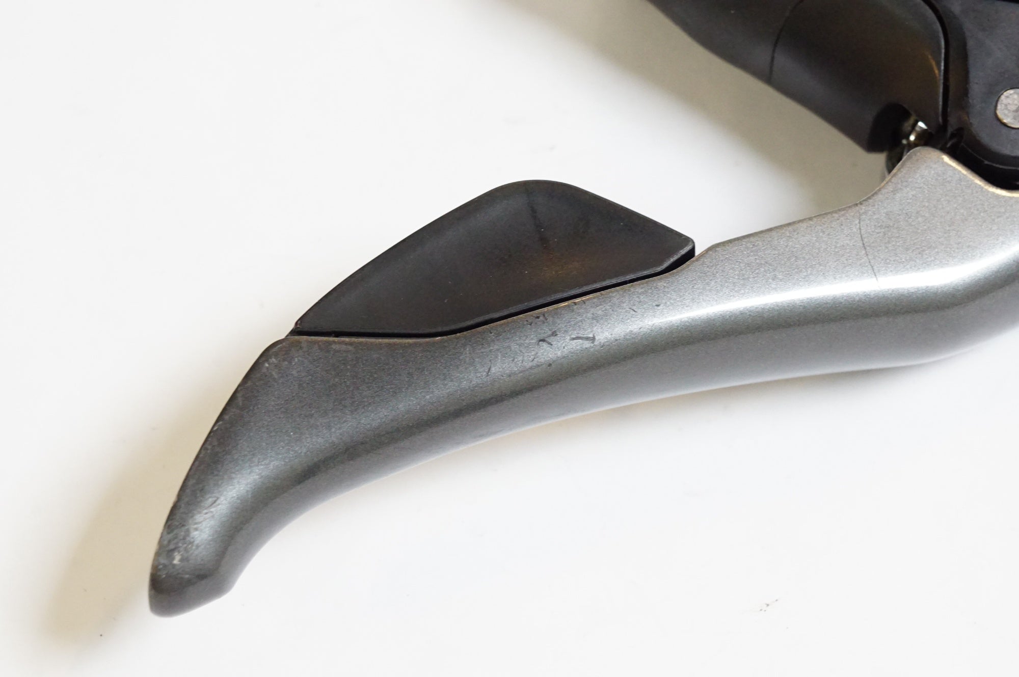 Shimano ST-R2000デュアルコントロールレバー　美品 SHIMANO 「シマノ」 CLARIS ST-R2000 デュアルコントロール