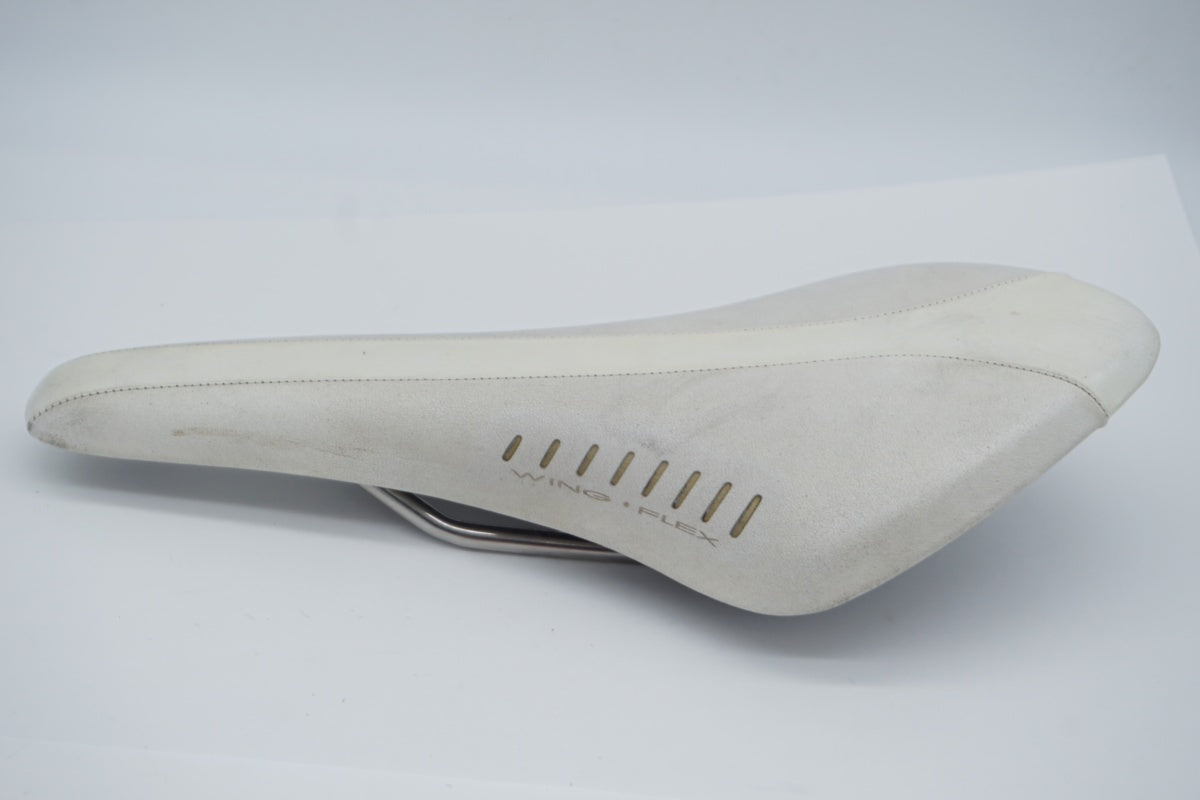 FIZIK 「フィジーク」 ARIONE WING FLEX サドル / 滋賀大津店