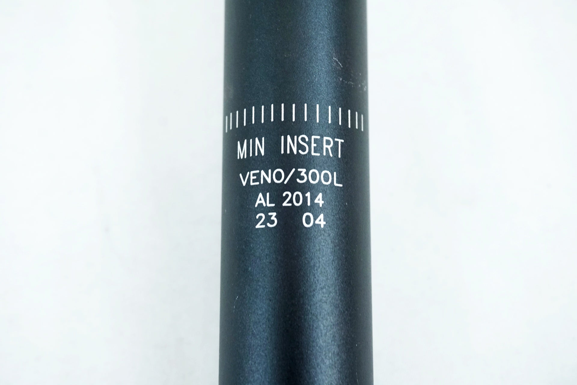 VENO 「ヴェノ」 Φ27.2mm 300mm シートポスト / 有明ガーデン店