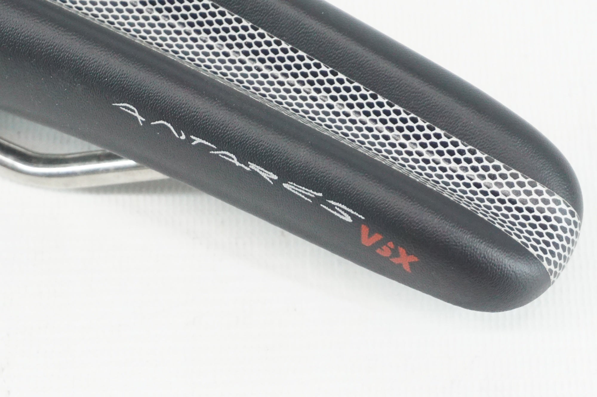 FIZIK 「フィジーク」 ANTARES VERSUS X k:ium サドル / 阪急塚口店