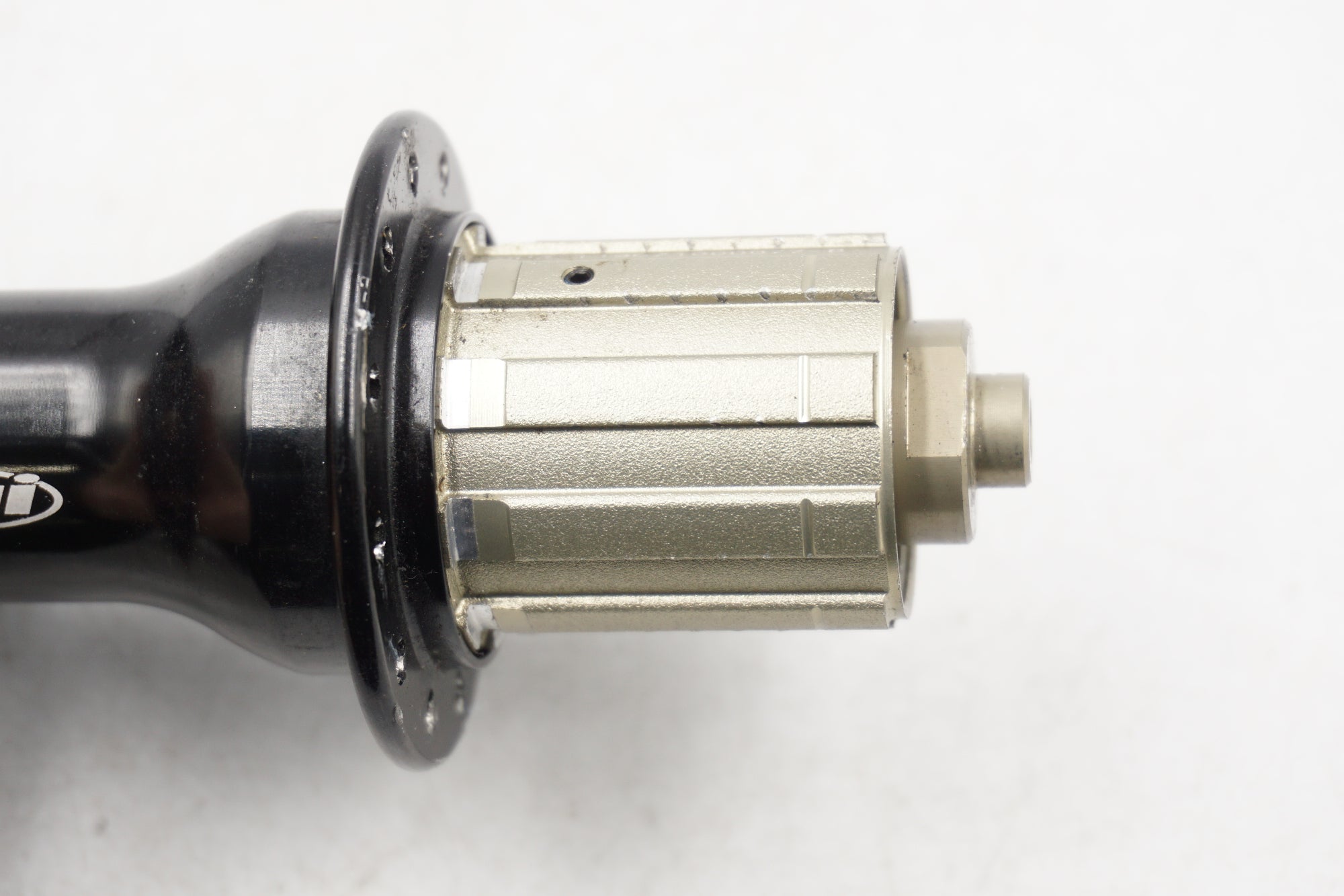 TNI 「ティーエヌアイ」 SHIMANO11s 135mm リアハブ / 奈良店