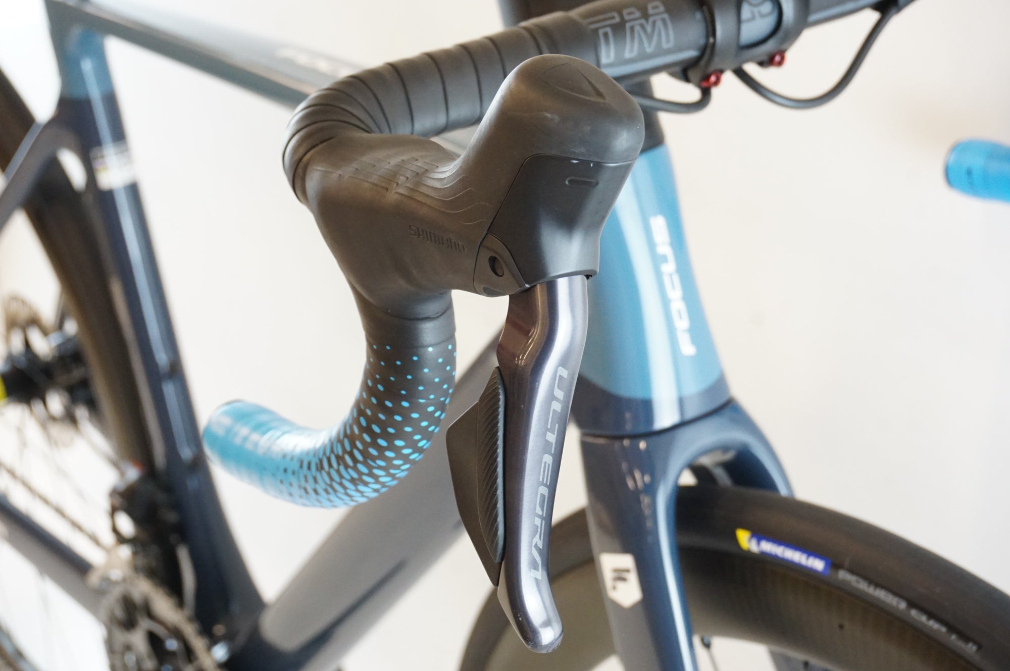 FOCUS 「フォーカス」 IZALCO MAX DISC 2024年モデル ロードバイク