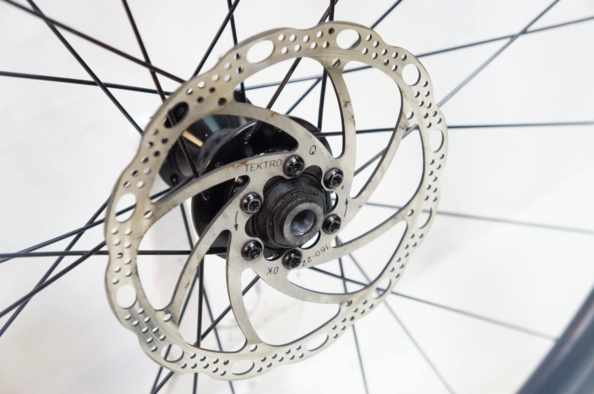 ボントレガー PARADIGM ホイール ディスクブレーキ Bontrager Paradigm TLR Disc Road Wheel - Trek Bikes (JP)