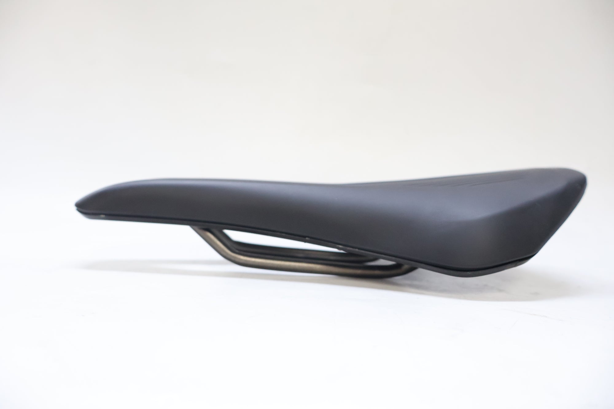FIZIK 「フィジーク」 ARGO VENTO KIUMレール サドル / 高知店