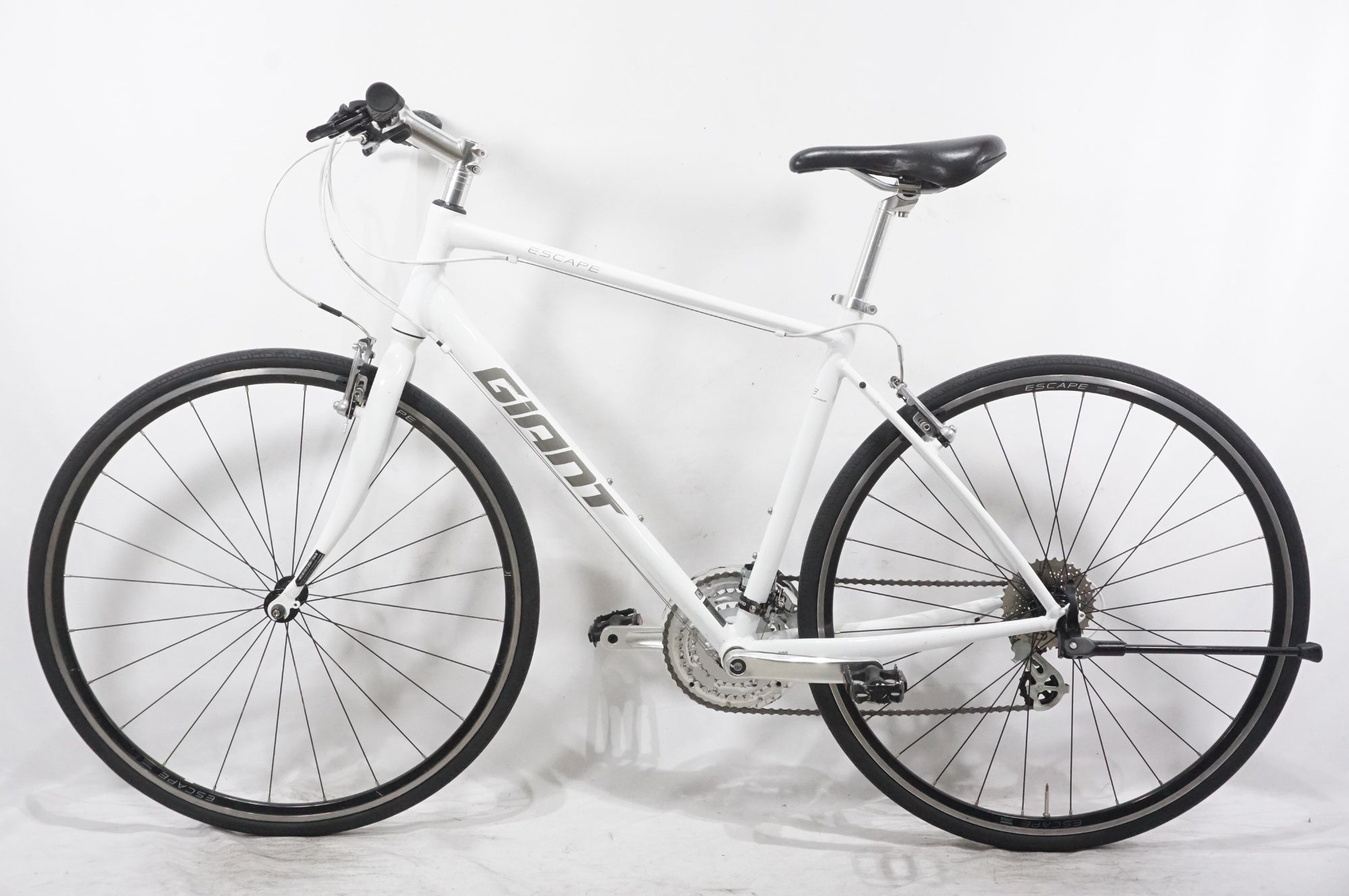 GIANT 「ジャイアント」 ESCAPE R3 2021年モデル クロスバイク / AKIBA店